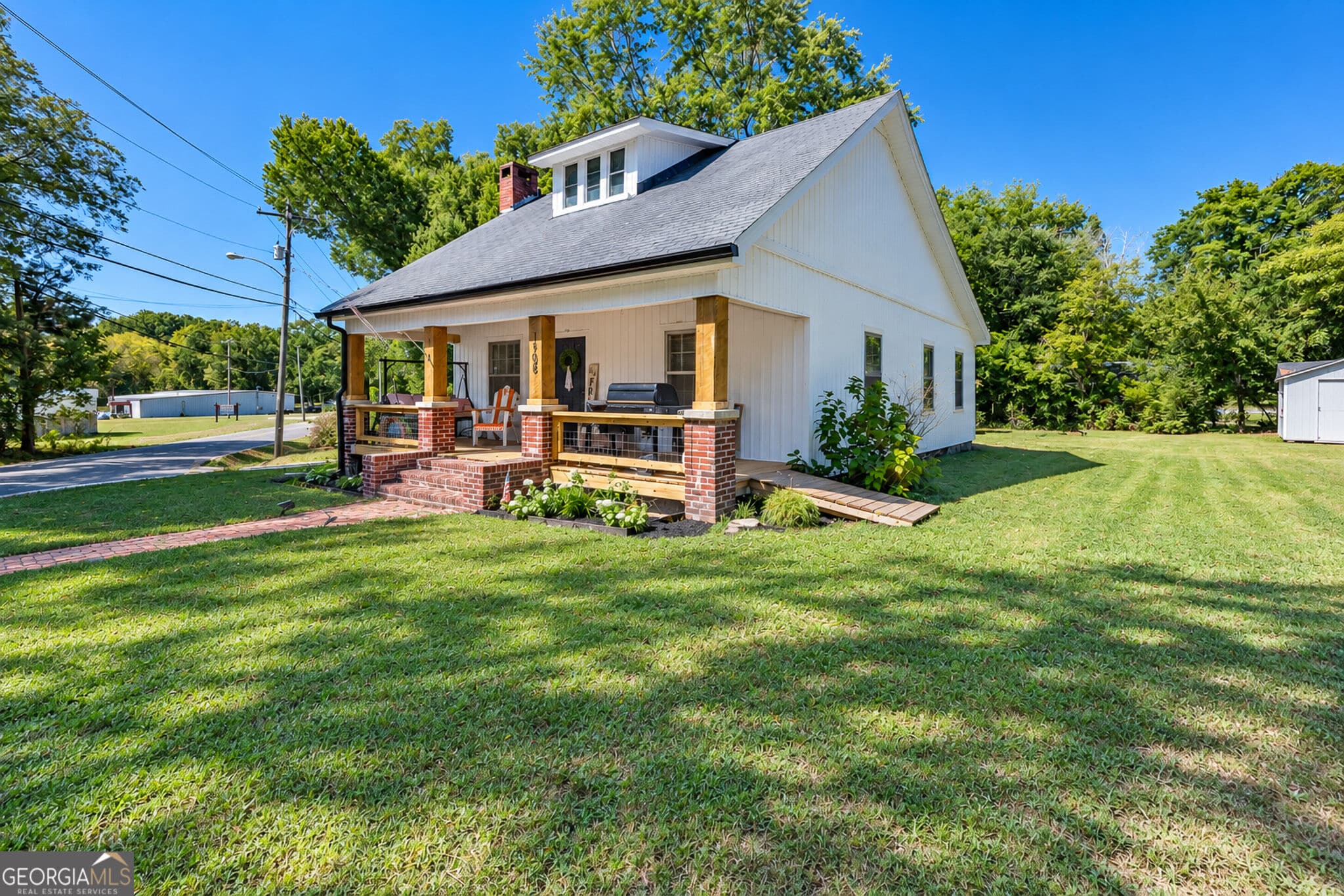 2 bedroom, 1 bathroom, 1,200 sq ft single family residence for sale at 1108 S Chattanooga Street, Lafayette, GA 30728 — photo 4