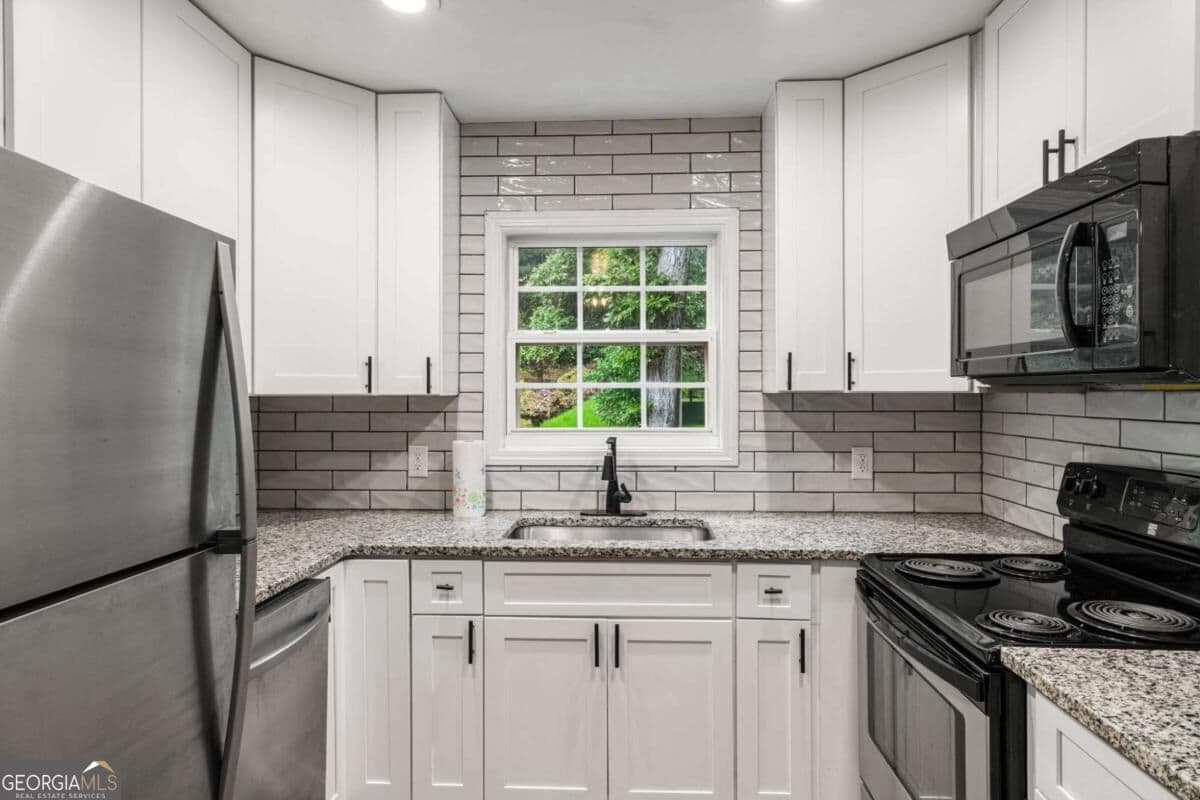 3 bedroom, 2 bathroom, 1,960 sq ft single family residence for sale at 2103 Pooh Corner, Hiawassee, GA 30546 — photo 8