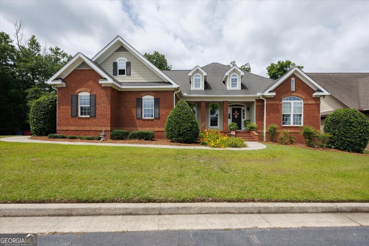 3 bedroom, 2.5 bathroom, 2,264 sq ft single family residence for sale at 210 Oberon Place, Macon, GA 31210 — photo 3