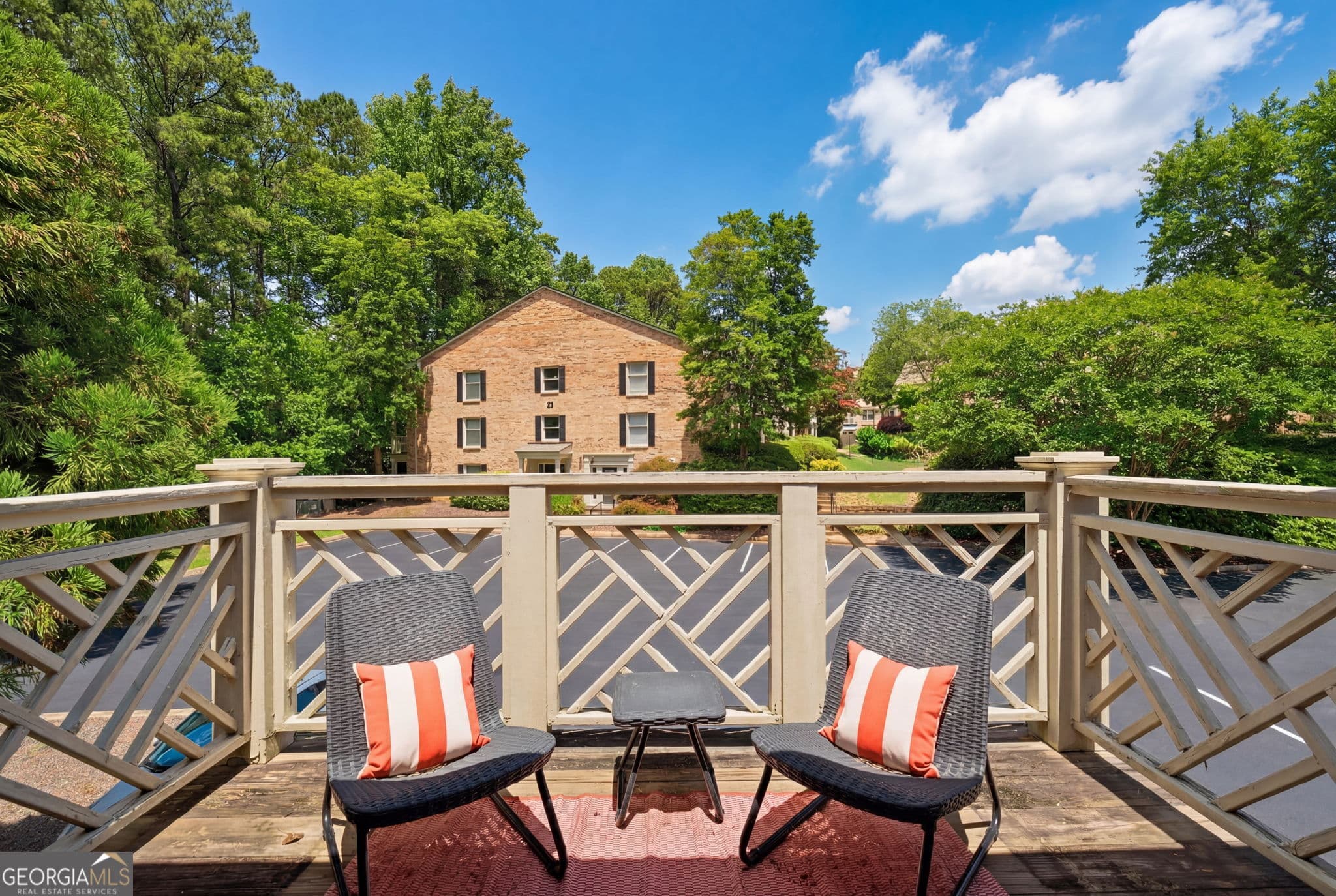 2 bedroom, 1 bathroom, 1,008 sq ft condominium for sale at 3650 Ashford Dunwoody Road 927, Atlanta, GA 30319 — photo 5