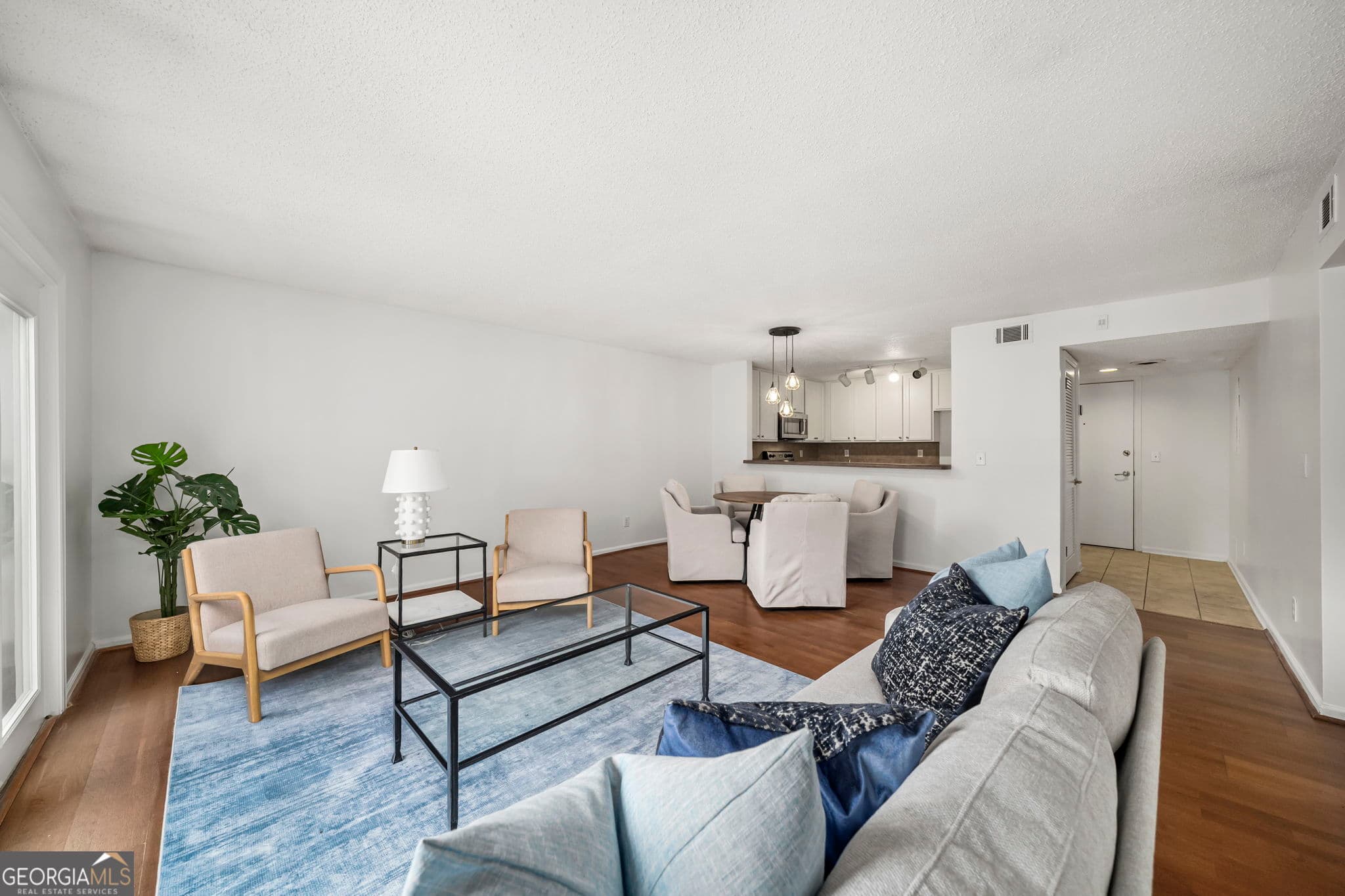 2 bedroom, 1 bathroom, 1,008 sq ft condominium for sale at 3650 Ashford Dunwoody Road 927, Atlanta, GA 30319 — photo 8