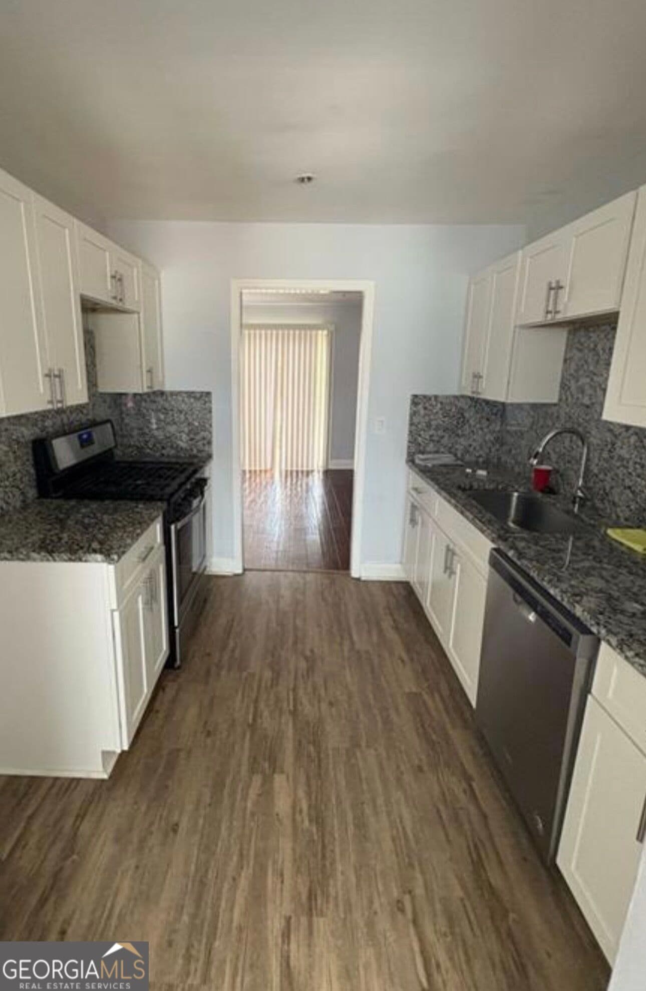 3 bedroom, 1.5 bathroom, 1,290 sq ft condominium for sale at 1816 Ashborough Road APT E, Marietta, GA 30067 — photo 3