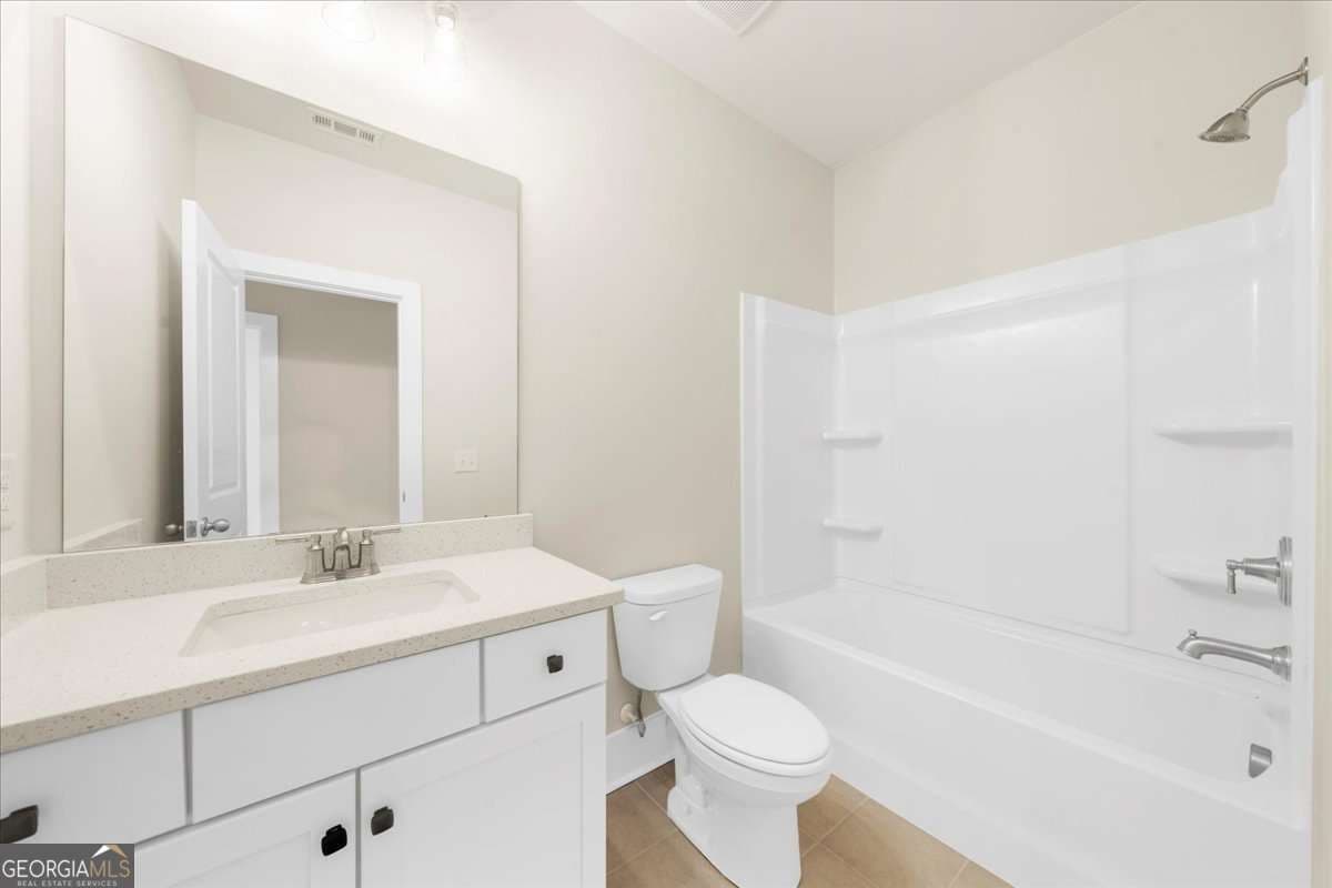 4 bedroom, 3 bathroom single family residence for sale at 5582 Overview Drive, Flowery Branch, GA 30542 — photo 8