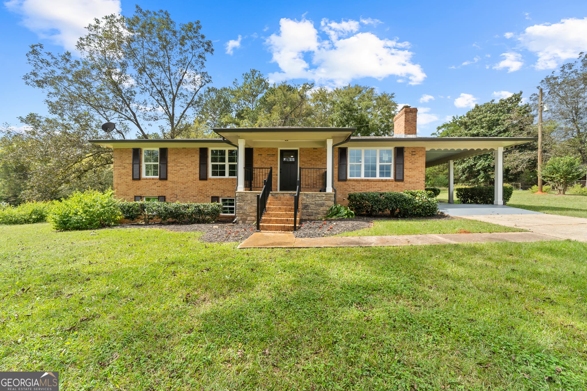 4 bedroom, 3 bathroom, 1,863 sq ft single family residence for sale at 628 Dennis Station Road, Eatonton, GA 31024 — photo 2