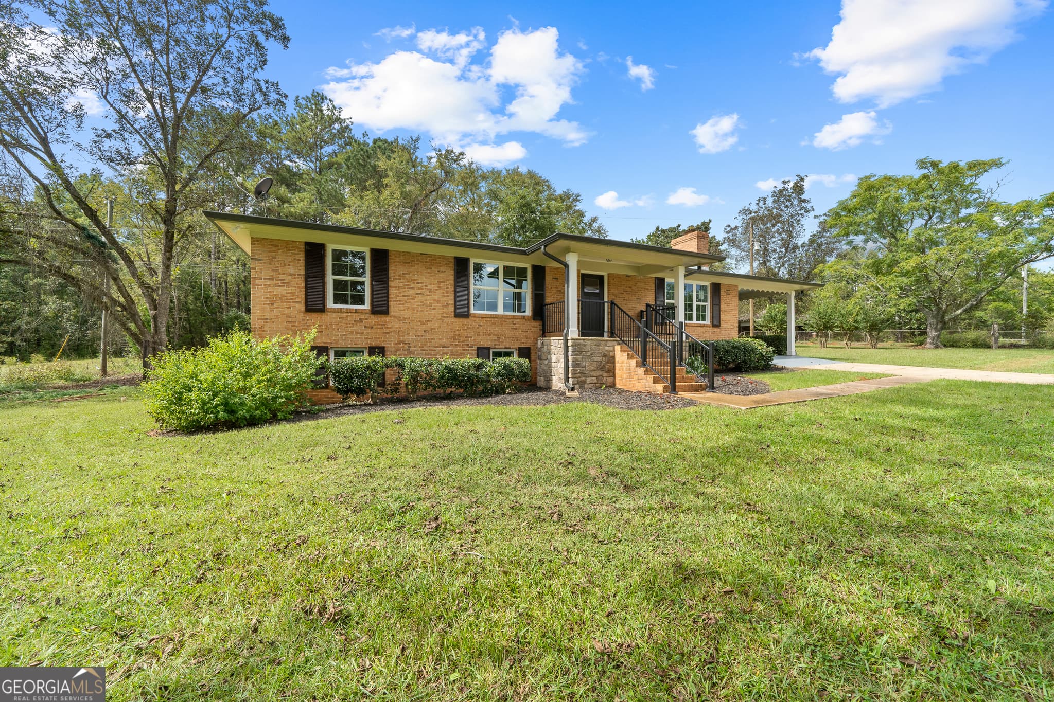 4 bedroom, 3 bathroom, 1,863 sq ft single family residence for sale at 628 Dennis Station Road, Eatonton, GA 31024 — photo 3