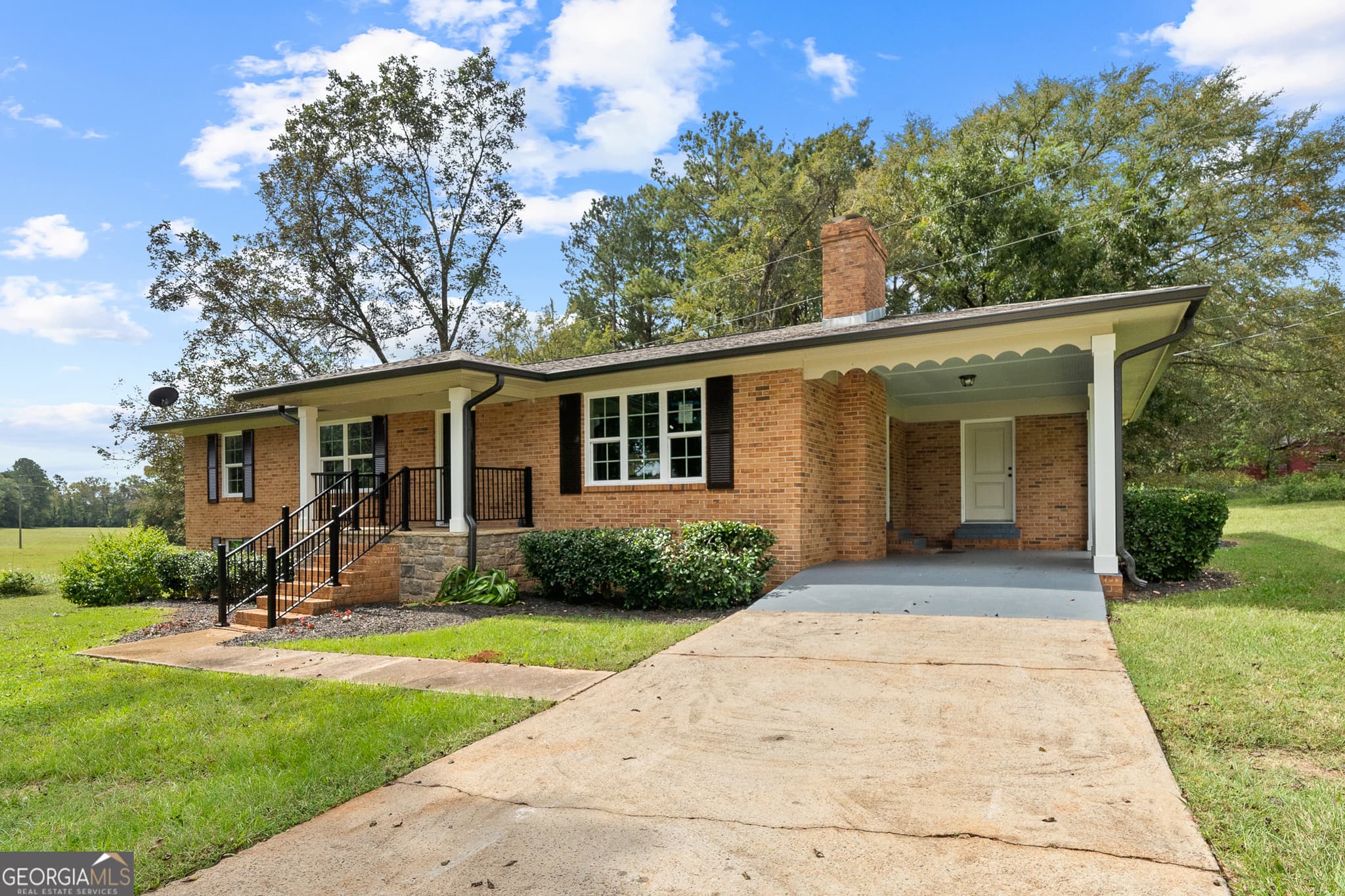 4 bedroom, 3 bathroom, 1,863 sq ft single family residence for sale at 628 Dennis Station Road, Eatonton, GA 31024