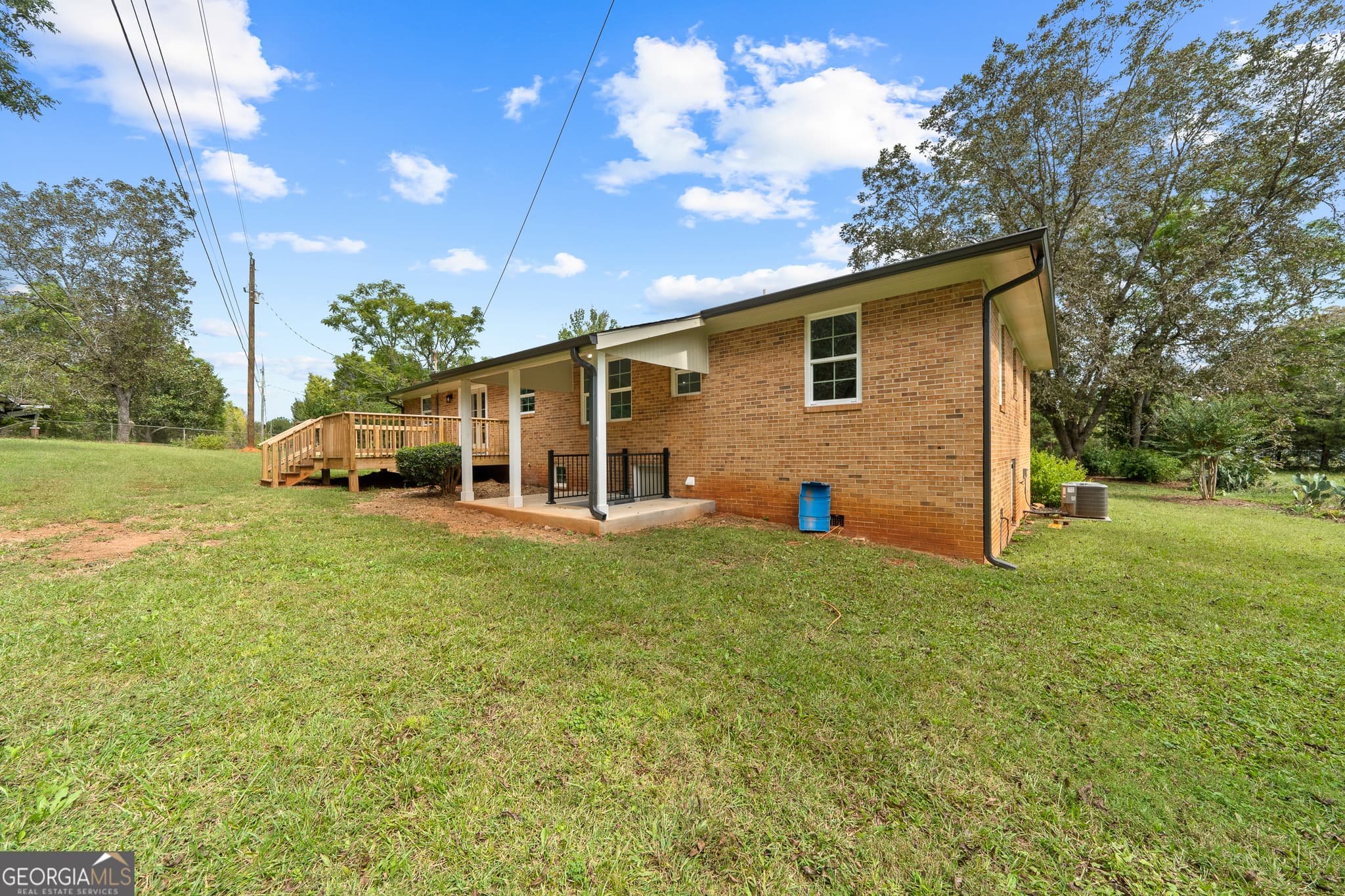 4 bedroom, 3 bathroom, 1,863 sq ft single family residence for sale at 628 Dennis Station Road, Eatonton, GA 31024 — photo 4