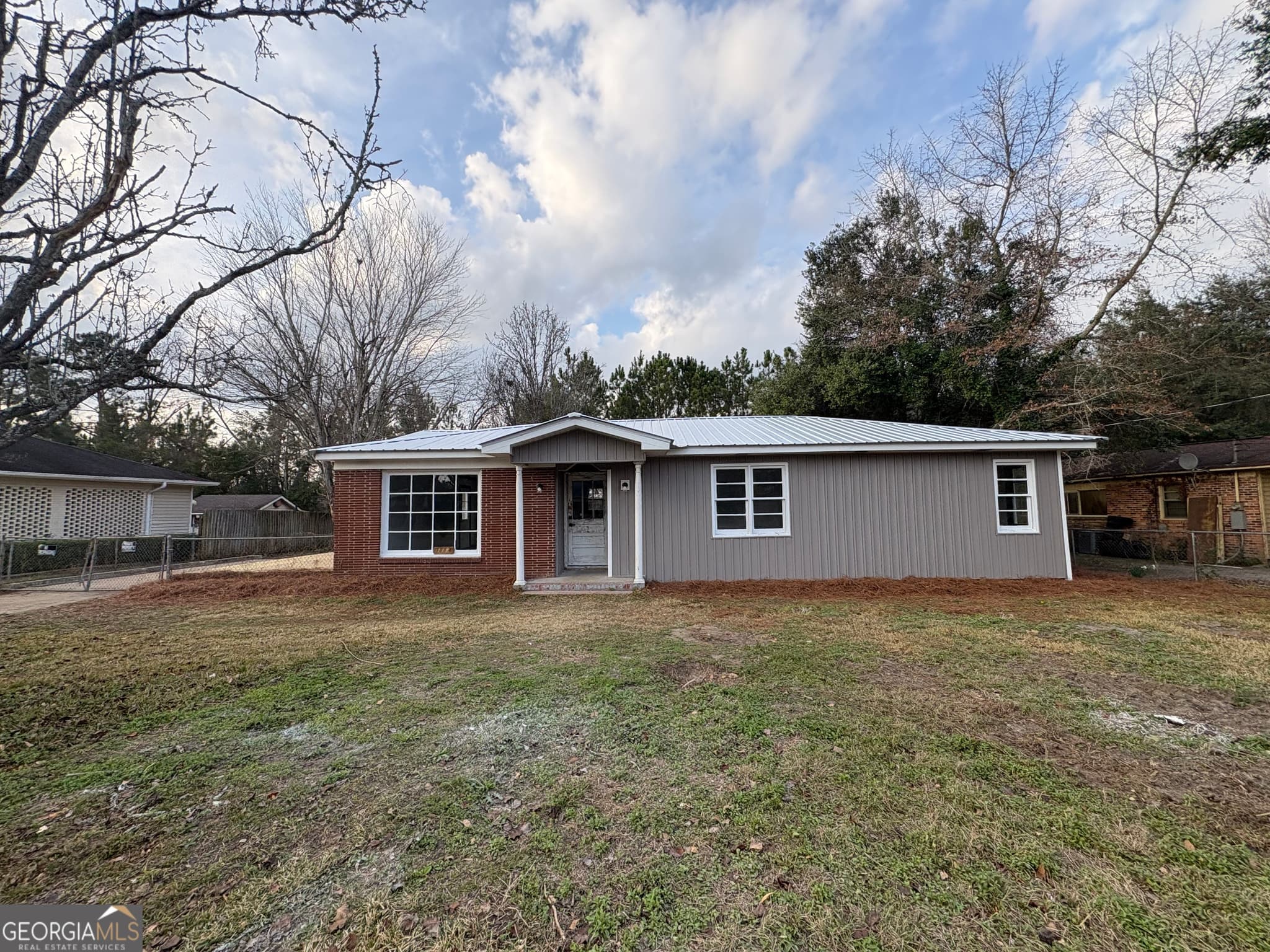 3 bedroom, 2 bathroom, 1,300 sq ft single family residence for sale at 118 Edmondson Circle, Cochran, GA 31014
