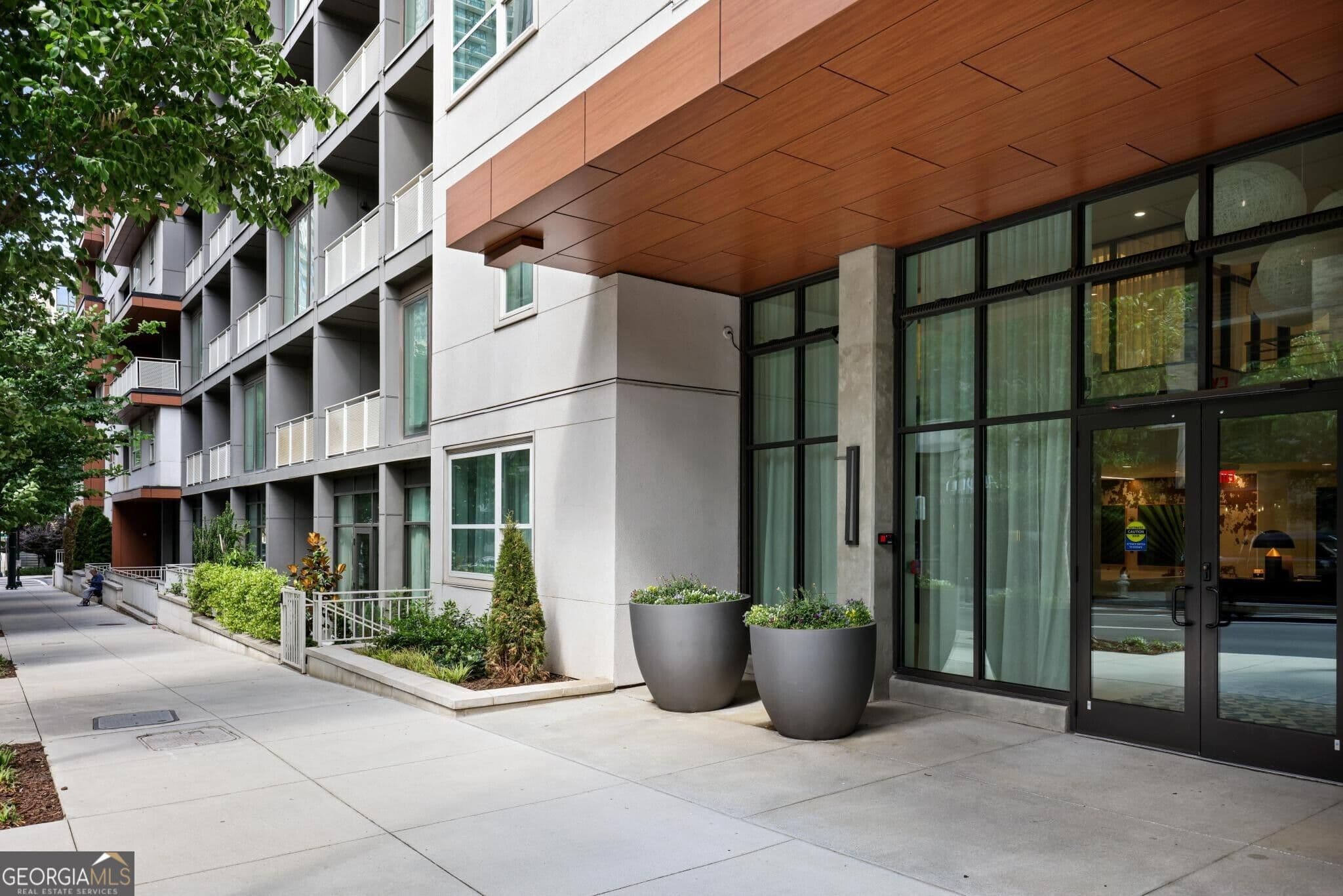 2 bedroom, 2 bathroom, 1,389 sq ft condominium for sale at 775 Juniper Street 602, Atlanta, GA 30308 — photo 2