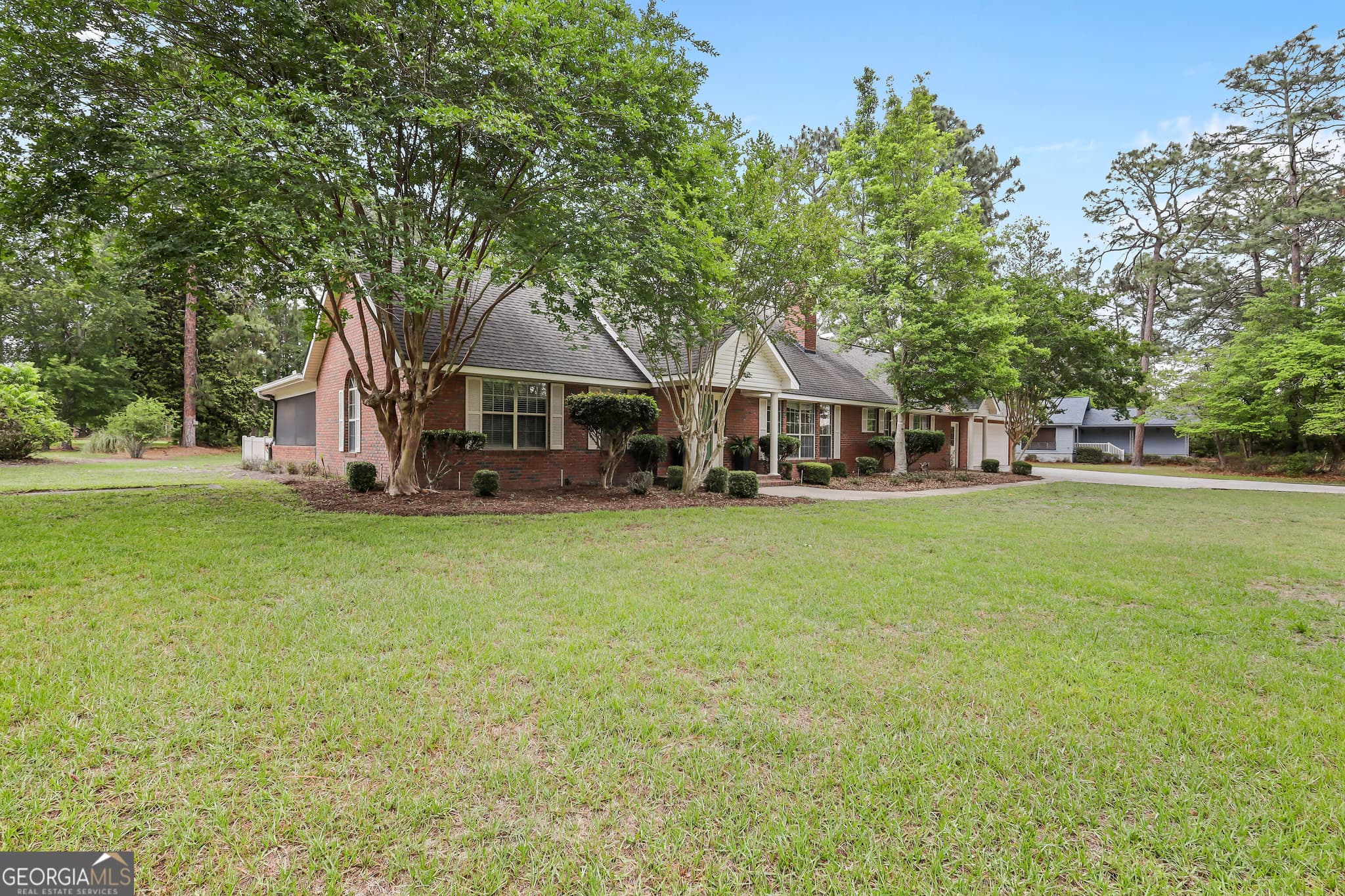 3 bedroom, 2.5 bathroom, 3,079 sq ft single family residence for sale at 8 N Bogey Drive, Jesup, GA 31546 — photo 2