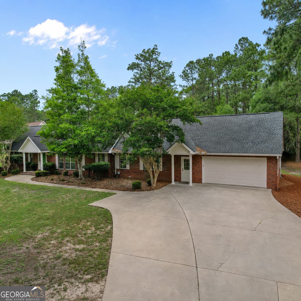 3 bedroom, 2.5 bathroom, 3,079 sq ft single family residence for sale at 8 N Bogey Drive, Jesup, GA 31546 — photo 3