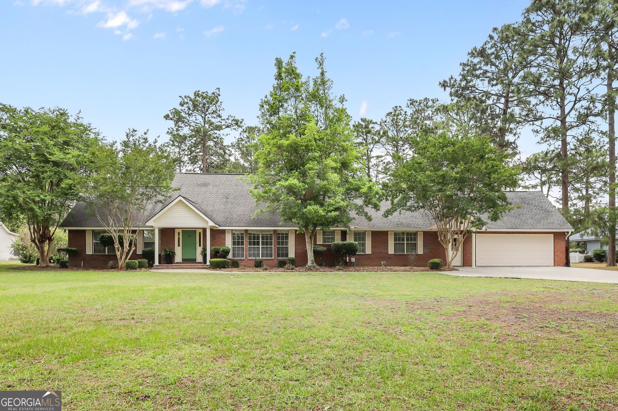 3 bedroom, 2.5 bathroom, 3,079 sq ft single family residence for sale at 8 N Bogey Drive, Jesup, GA 31546