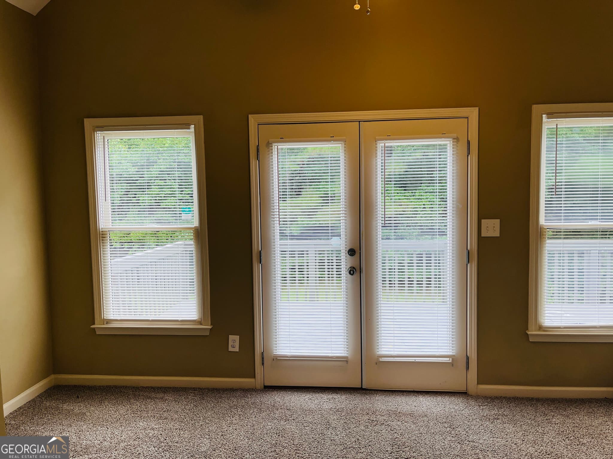 3 bedroom, 2 bathroom, 2,511 sq ft single family residence for rent at 70 Indian Bluff Drive, Sharpsburg, GA 30277 for $2,350 a month — photo 9