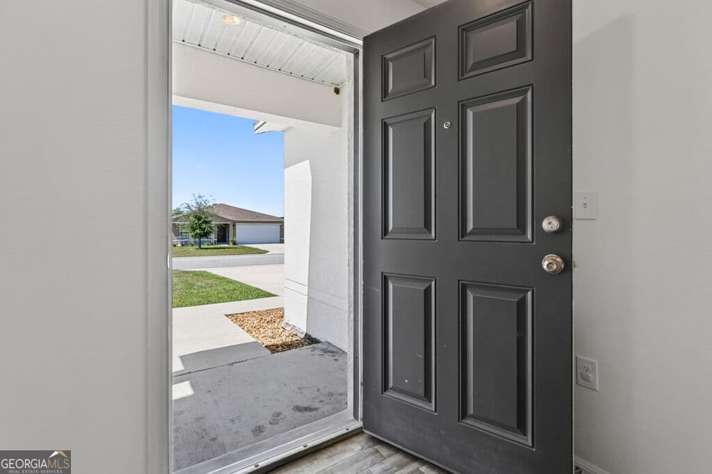 5 bedroom, 3 bathroom, 2,000 sq ft single family residence for sale at 570 River Hill Drive, Welaka, FL 32193 — photo 6