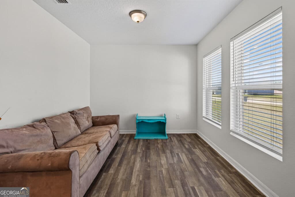 5 bedroom, 3 bathroom, 2,000 sq ft single family residence for sale at 570 River Hill Drive, Welaka, FL 32193 — photo 7