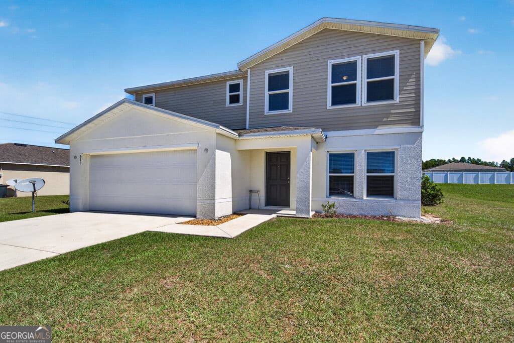 5 bedroom, 3 bathroom, 2,000 sq ft single family residence for sale at 570 River Hill Drive, Welaka, FL 32193 — photo 1 of 56