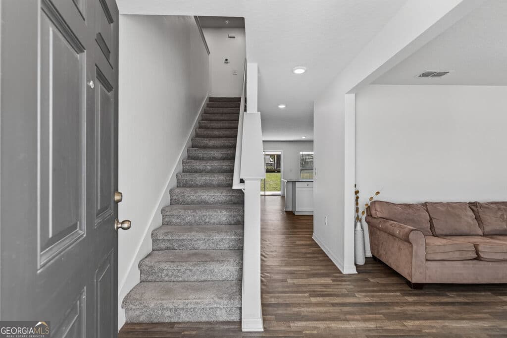 5 bedroom, 3 bathroom, 2,000 sq ft single family residence for sale at 570 River Hill Drive, Welaka, FL 32193 — photo 5