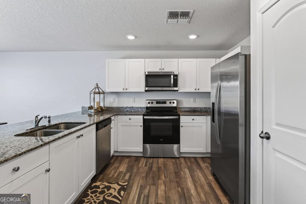 5 bedroom, 3 bathroom, 2,000 sq ft single family residence for sale at 570 River Hill Drive, Welaka, FL 32193 — photo 10