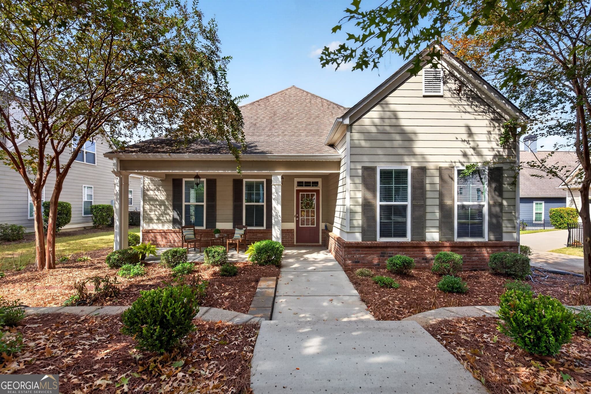5 bedroom, 3 bathroom, 2,758 sq ft single family residence for sale at 175 Colonial Court, Fayetteville, GA 30214 — photo 2
