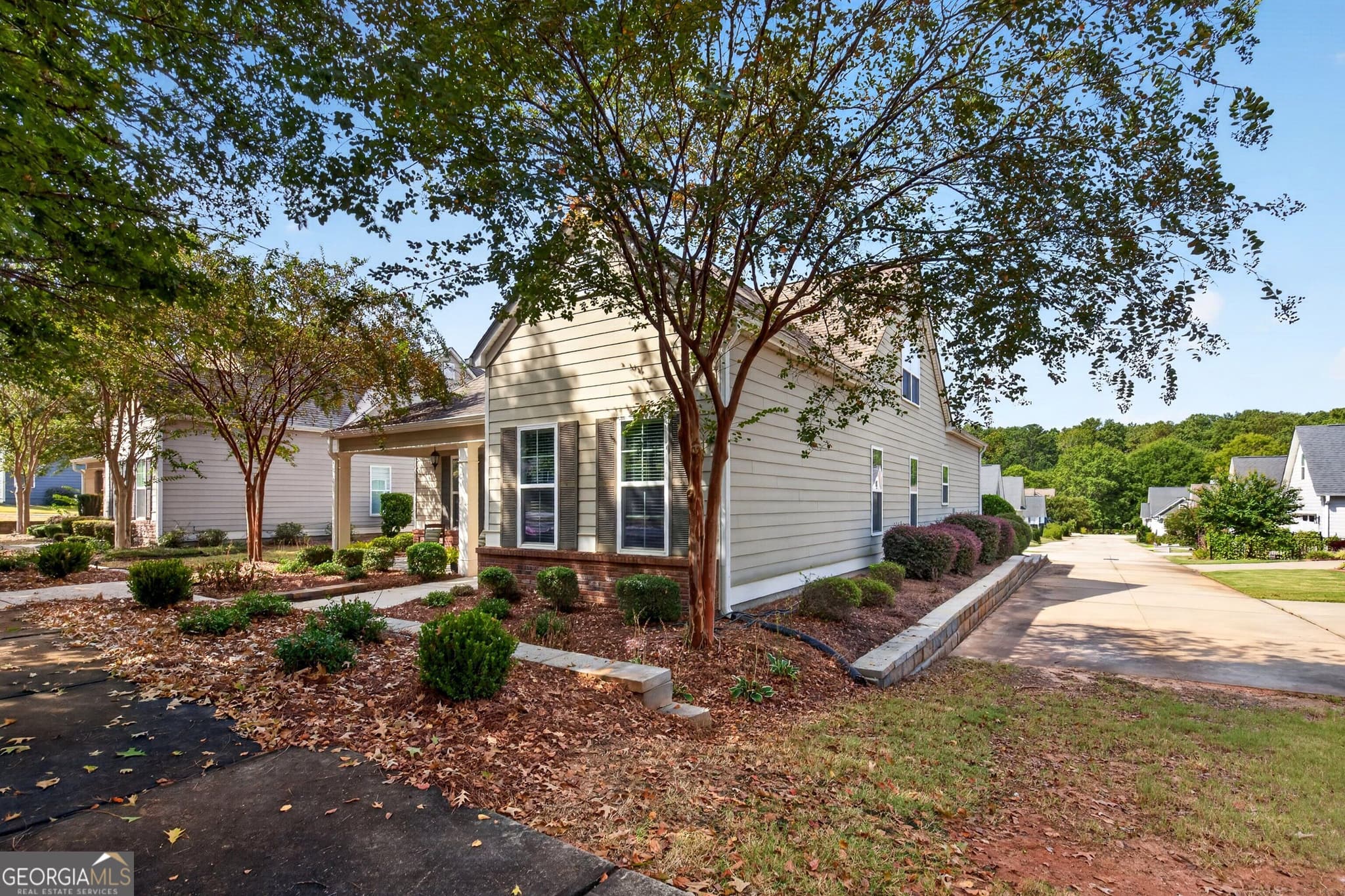 5 bedroom, 3 bathroom, 2,758 sq ft single family residence for sale at 175 Colonial Court, Fayetteville, GA 30214 — photo 3