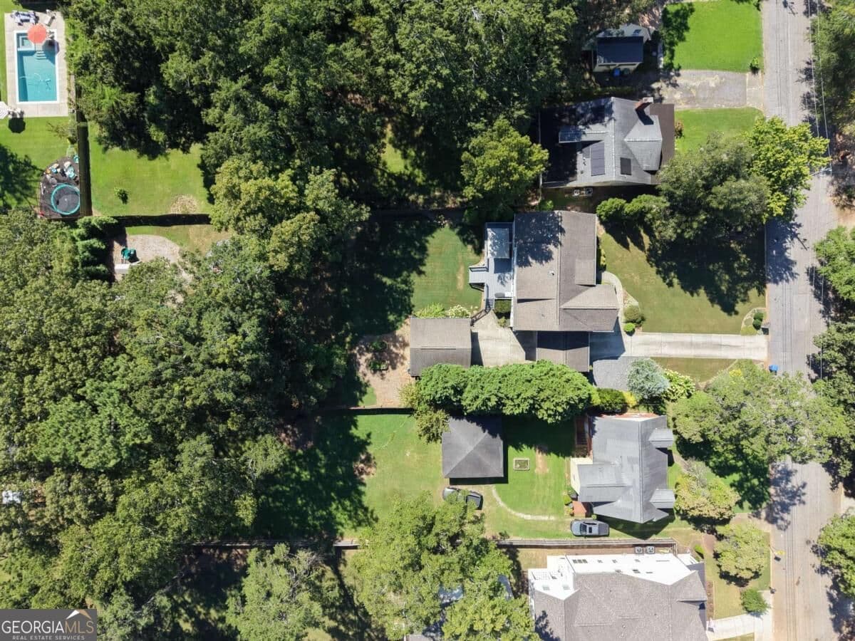 5 bedroom, 3 bathroom, 3,032 sq ft single family residence for sale at 2799 Tupelo Street, Atlanta, GA 30317 — photo 6