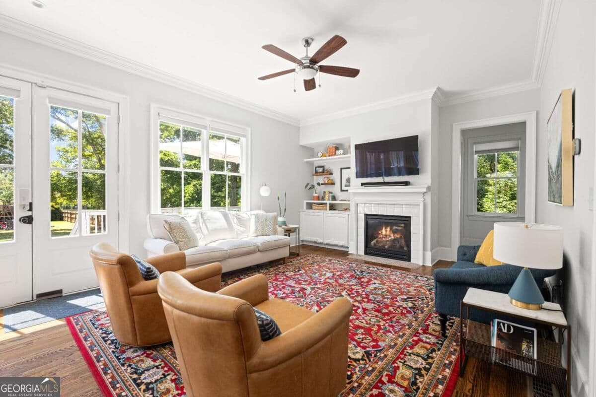 5 bedroom, 3 bathroom, 3,032 sq ft single family residence for sale at 2799 Tupelo Street, Atlanta, GA 30317 — photo 3