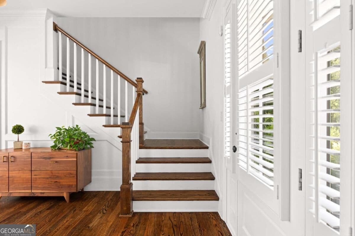 5 bedroom, 3 bathroom, 3,032 sq ft single family residence for sale at 2799 Tupelo Street, Atlanta, GA 30317 — photo 5