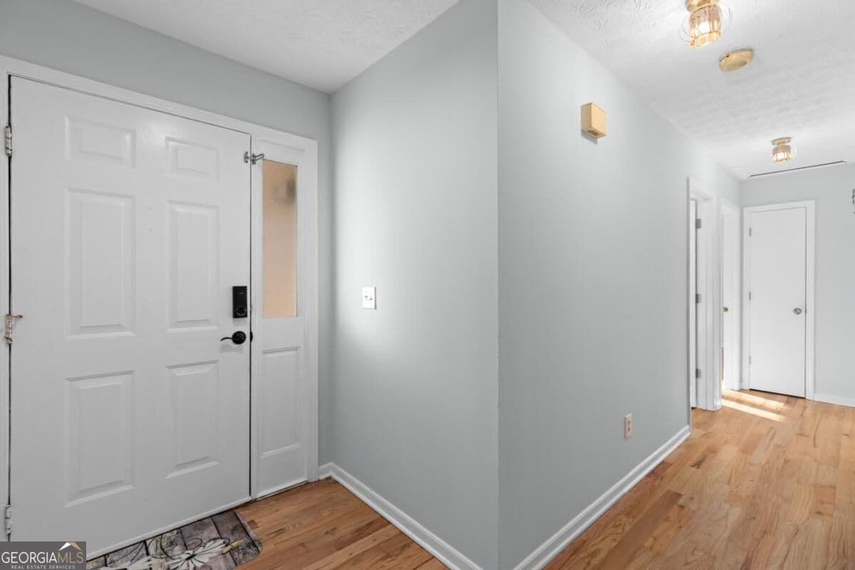 3 bedroom, 2 bathroom, 1,543 sq ft single family residence for sale at 2850 Skye Terrace, Duluth, GA 30096 — photo 3