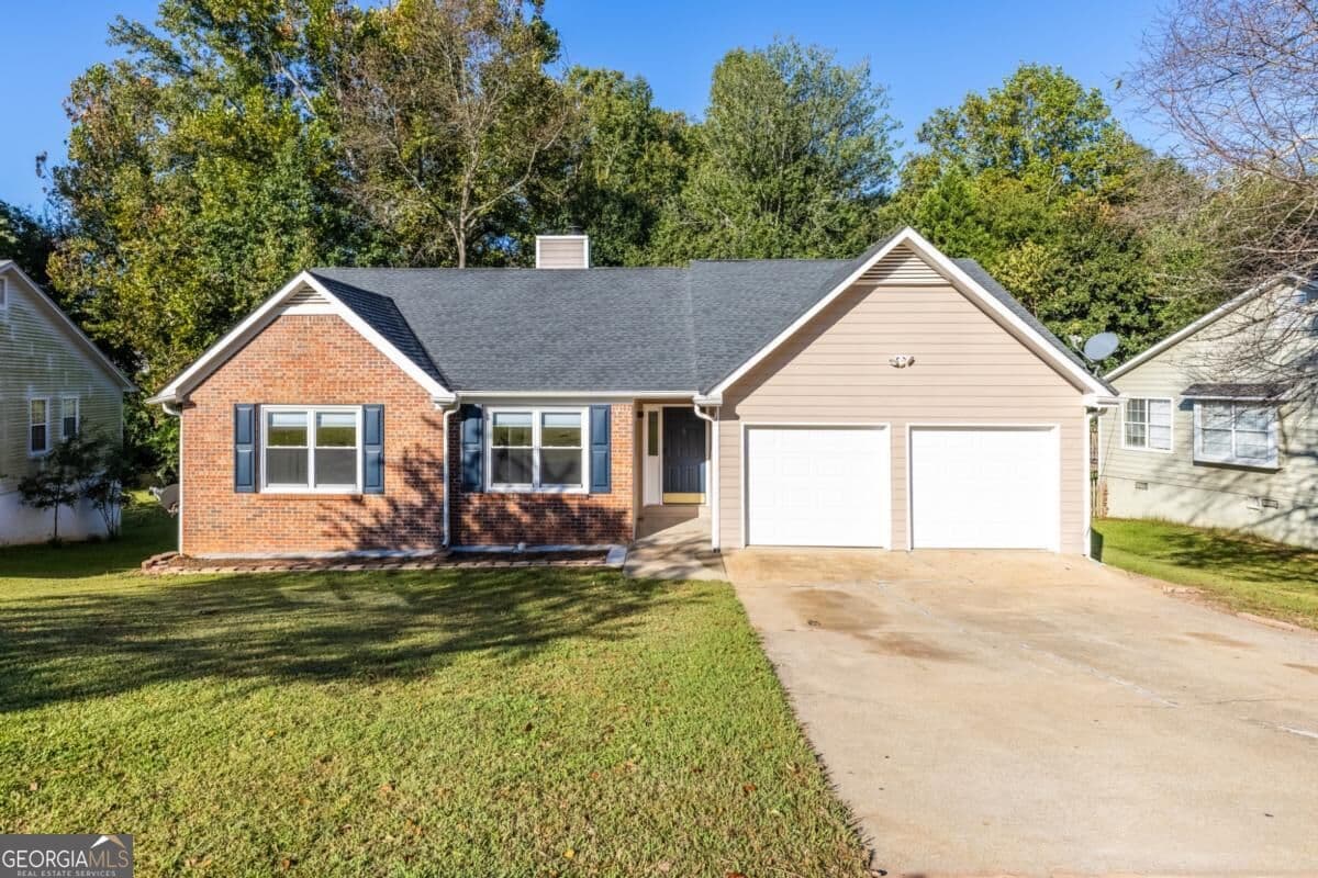 3 bedroom, 2 bathroom, 1,543 sq ft single family residence for sale at 2850 Skye Terrace, Duluth, GA 30096 — photo 1 of 25