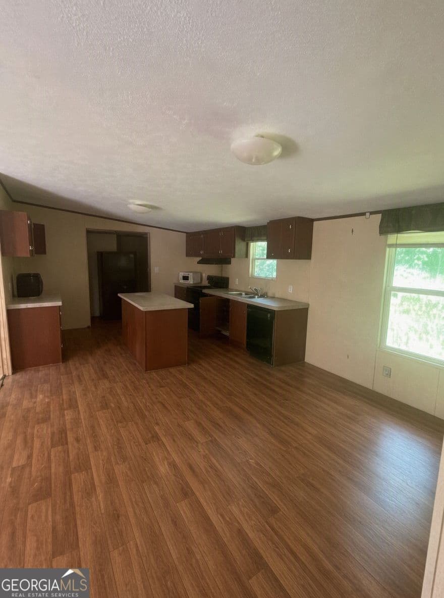 3 bedroom, 2 bathroom, 1,200 sq ft manufactured home,single family residence for sale at 35 Brent Circle, Cartersville, GA 30120 — photo 4