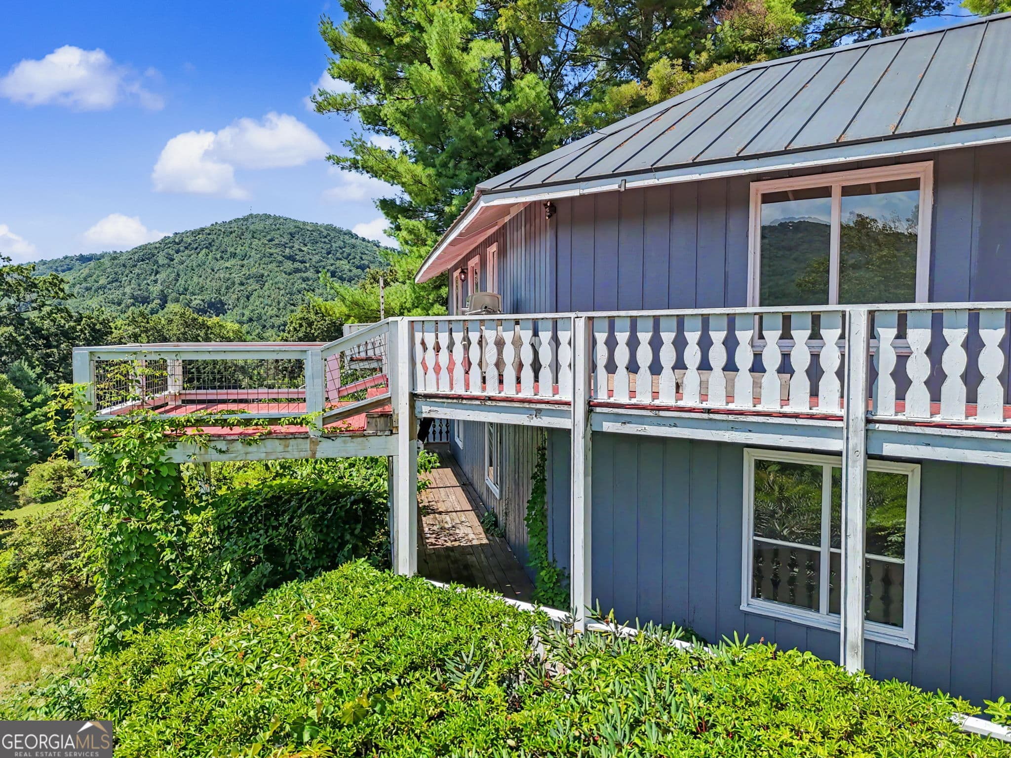 5 bedroom, 4 bathroom, 3,400 sq ft single family residence for sale at 48 Little Bear Trail, Sky Valley, GA 30537 — photo 2