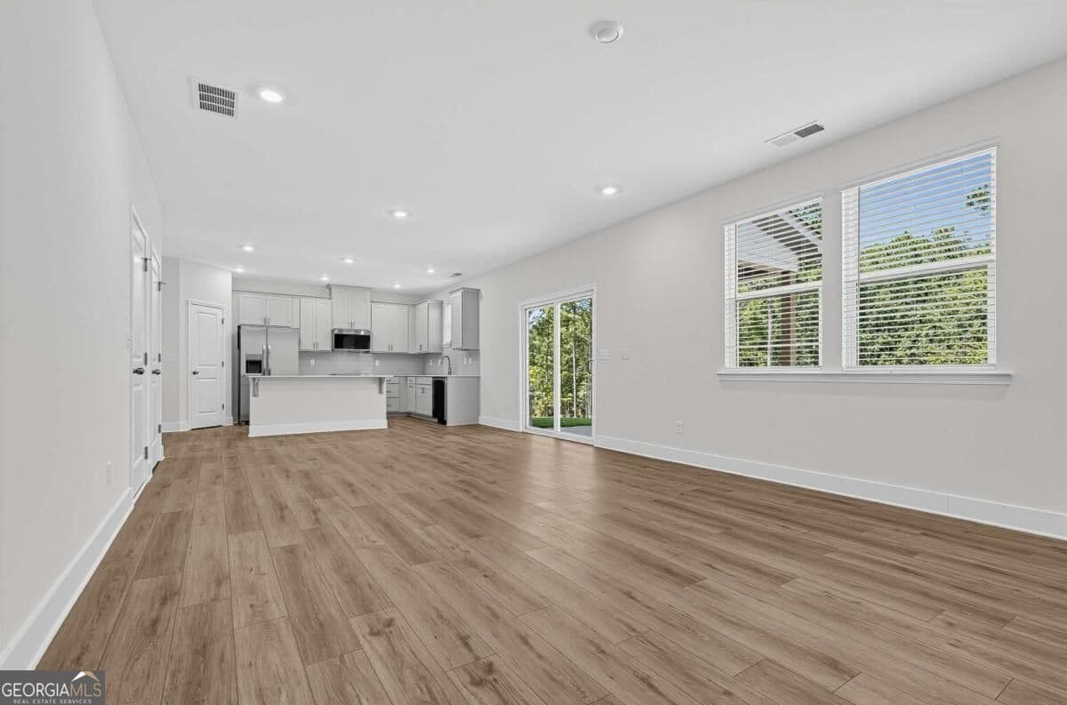 4 bedroom, 3.5 bathroom, 2,259 sq ft single family residence for sale at 3865 Breton Cove, Bethlehem, GA 30620 — photo 6