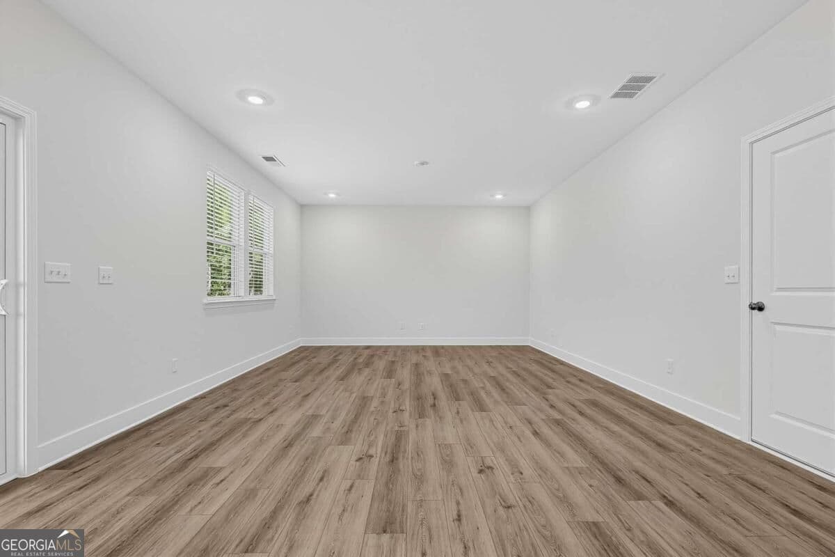 4 bedroom, 3.5 bathroom, 2,259 sq ft single family residence for sale at 3865 Breton Cove, Bethlehem, GA 30620 — photo 7