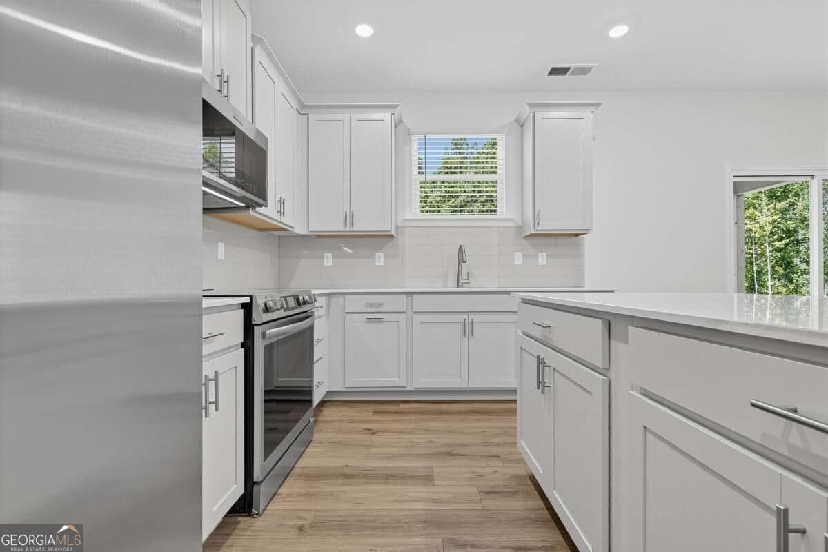 4 bedroom, 3.5 bathroom, 2,259 sq ft single family residence for sale at 3865 Breton Cove, Bethlehem, GA 30620 — photo 9