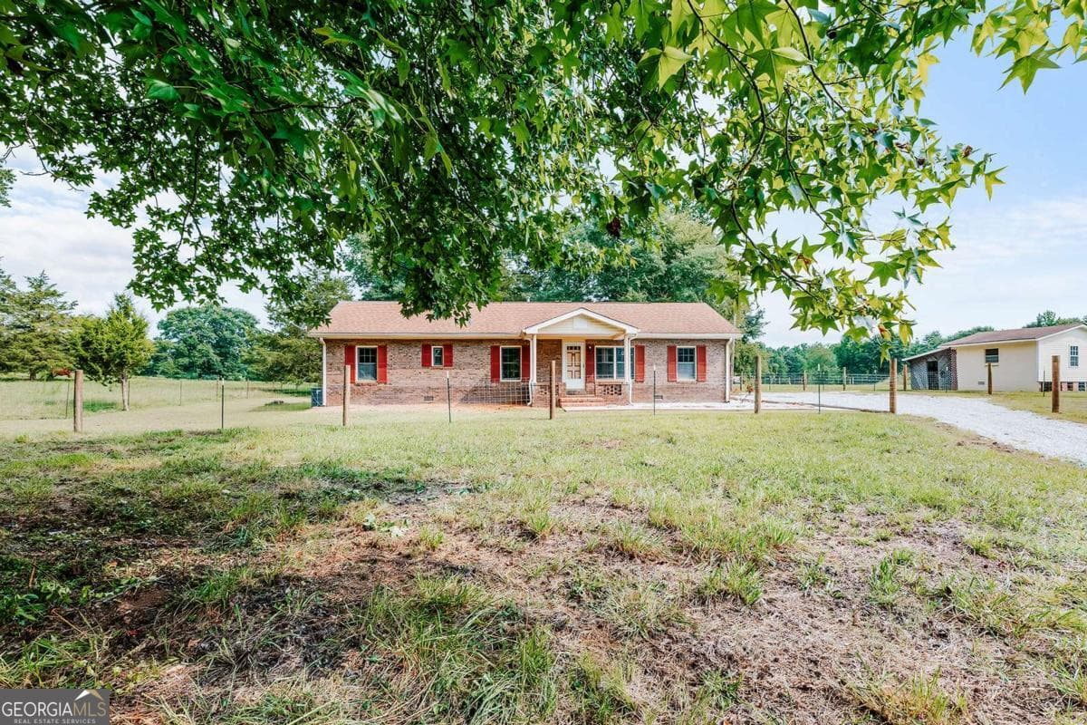 3 bedroom, 2 bathroom, 1,344 sq ft single family residence for sale at 621 Elberton Road, Lexington, GA 30648 — photo 4