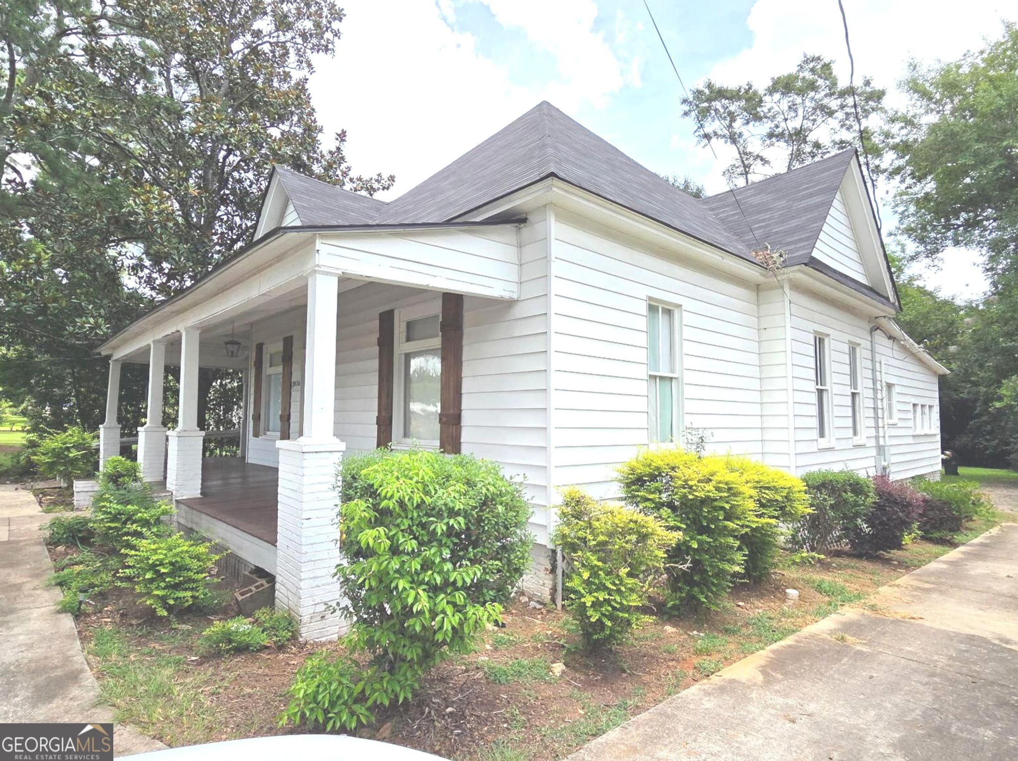 2 bedroom, 2 bathroom, 1,976 sq ft single family residence for sale at 2036 S Main Street, Blakely, GA 39823 — photo 2