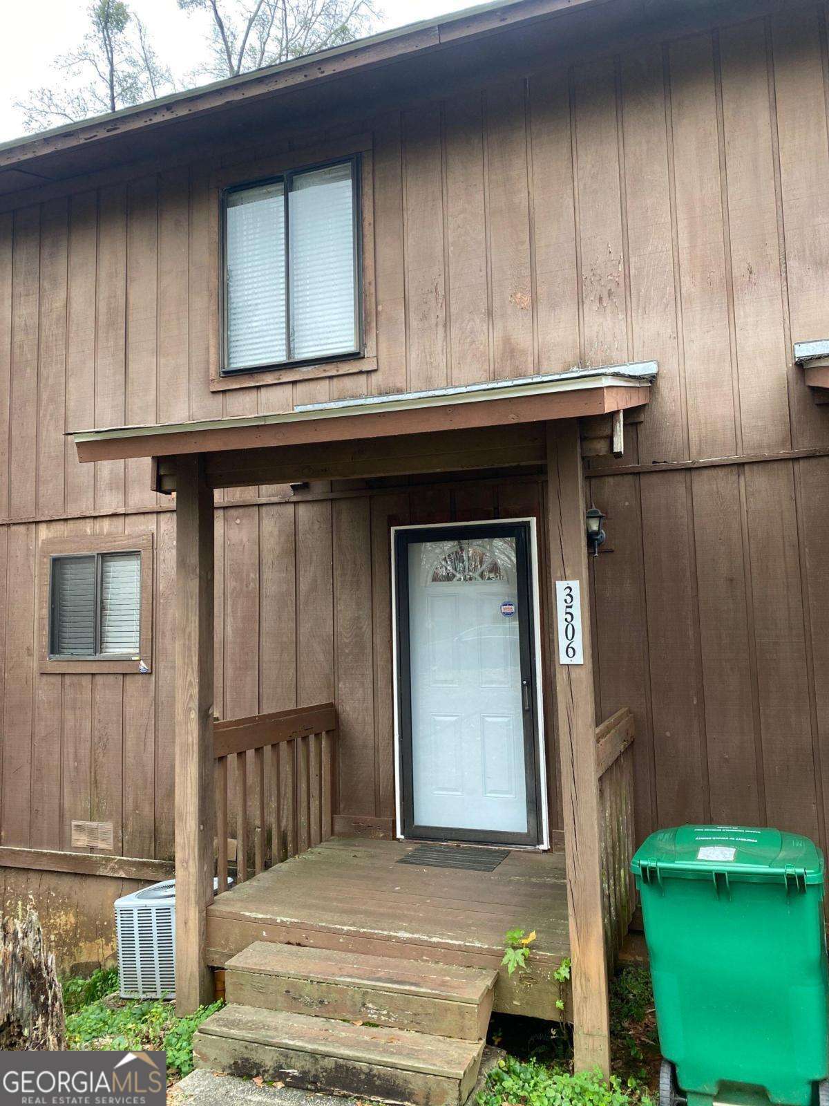 1 bedroom, 1.5 bathroom, 1,008 sq ft condominium for sale at 3506 Sleeping Fawn Knolls, Decatur, GA 30034