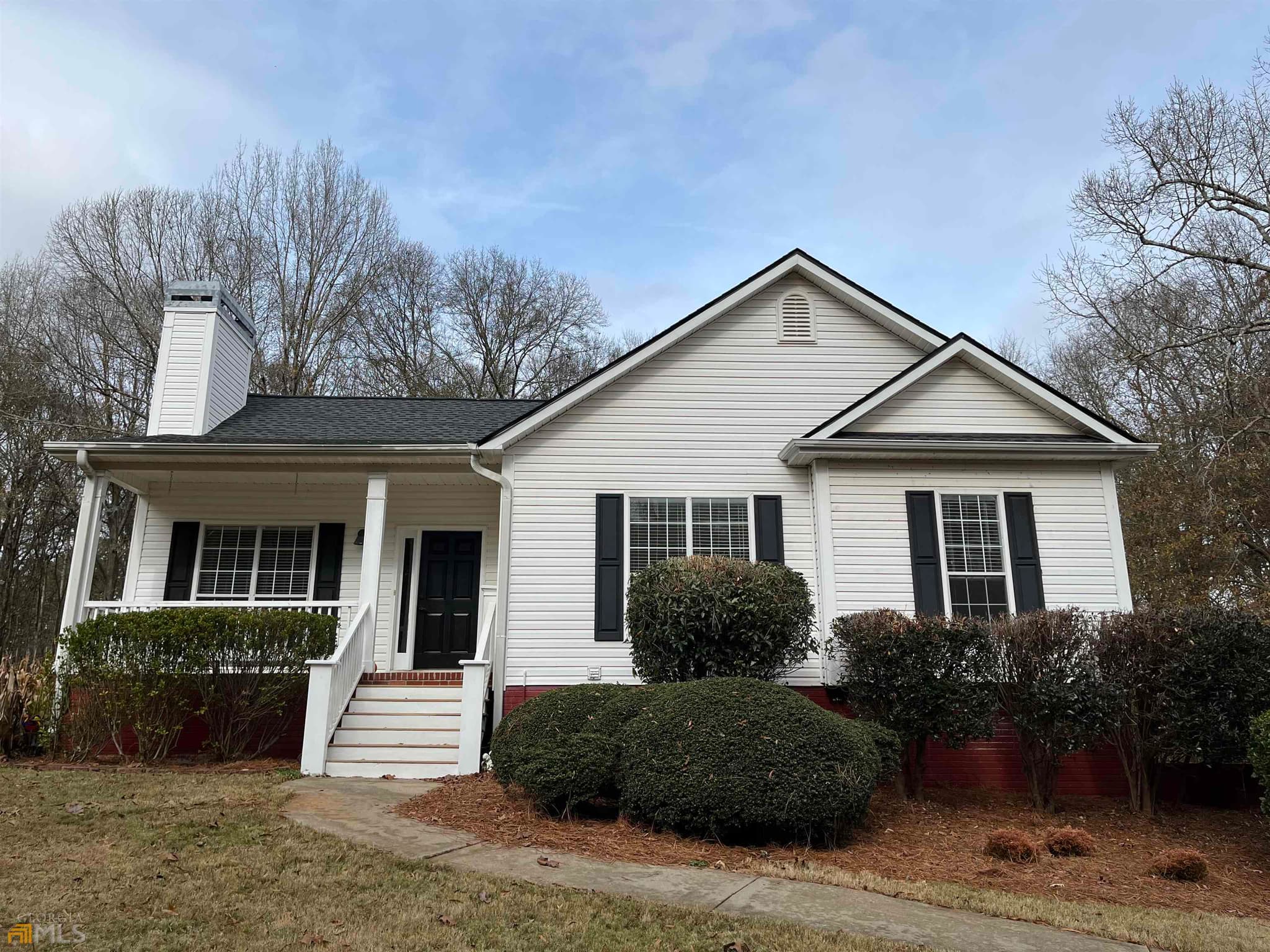 4 bedroom, 3 bathroom, 2,201 sq ft single family residence for rent at 214 Piedmont Drive, Senoia, GA 30276 for $2,600 a month — photo 2