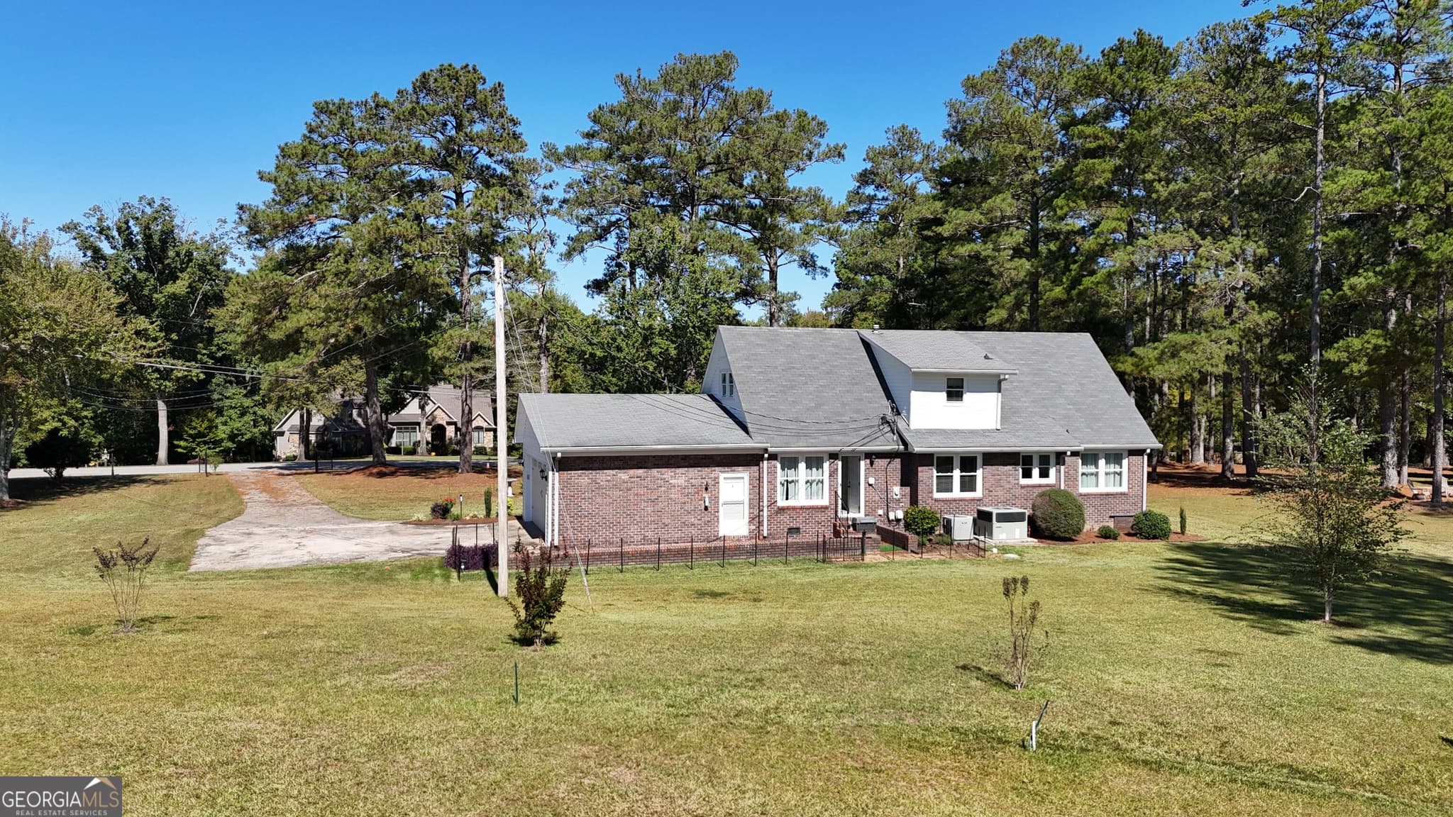 5 bedroom, 3.5 bathroom, 2,648 sq ft single family residence for sale at 1231 Golf Course Road, Elberton, GA 30635 — photo 7