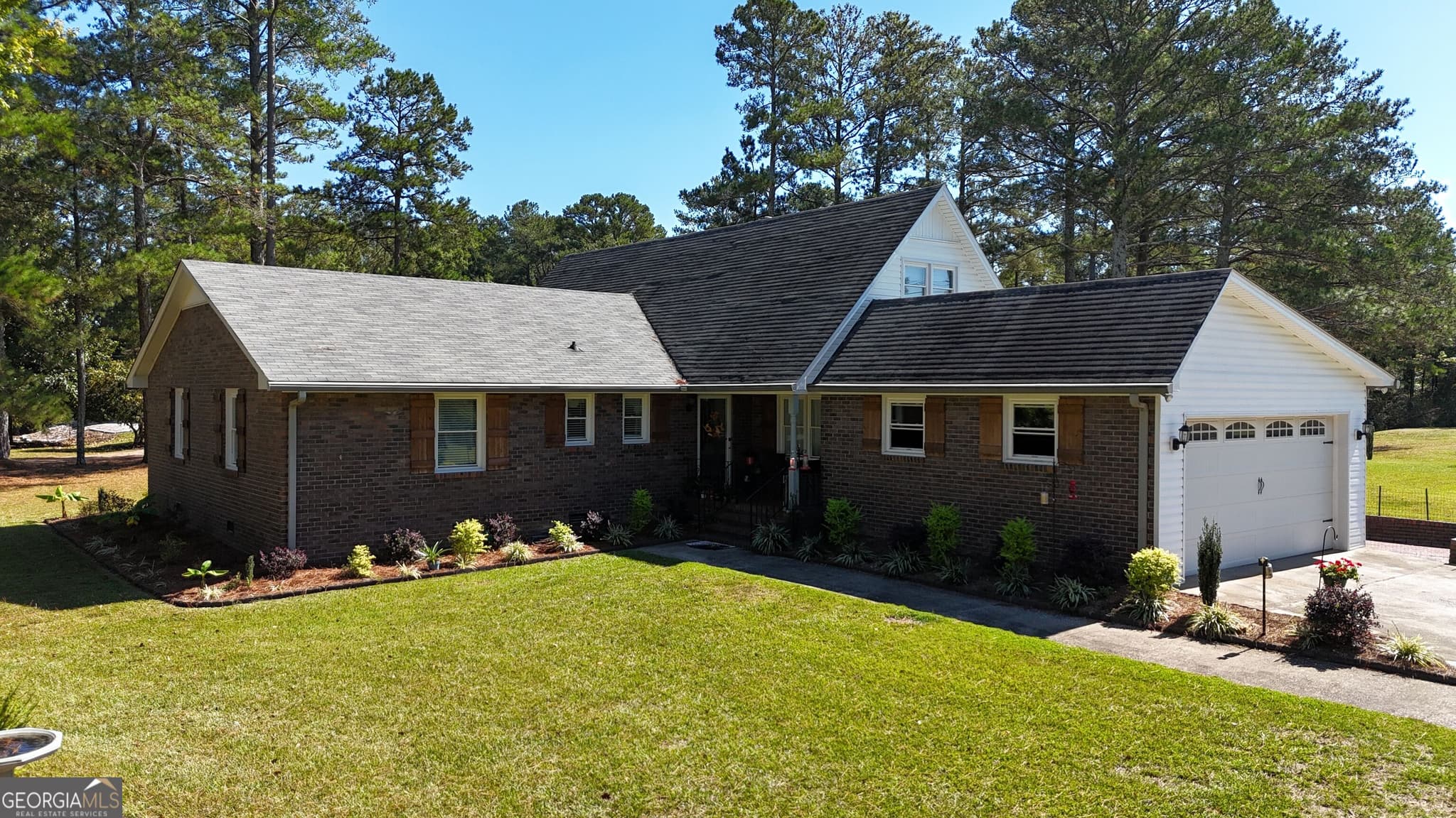 5 bedroom, 3.5 bathroom, 2,648 sq ft single family residence for sale at 1231 Golf Course Road, Elberton, GA 30635 — photo 5