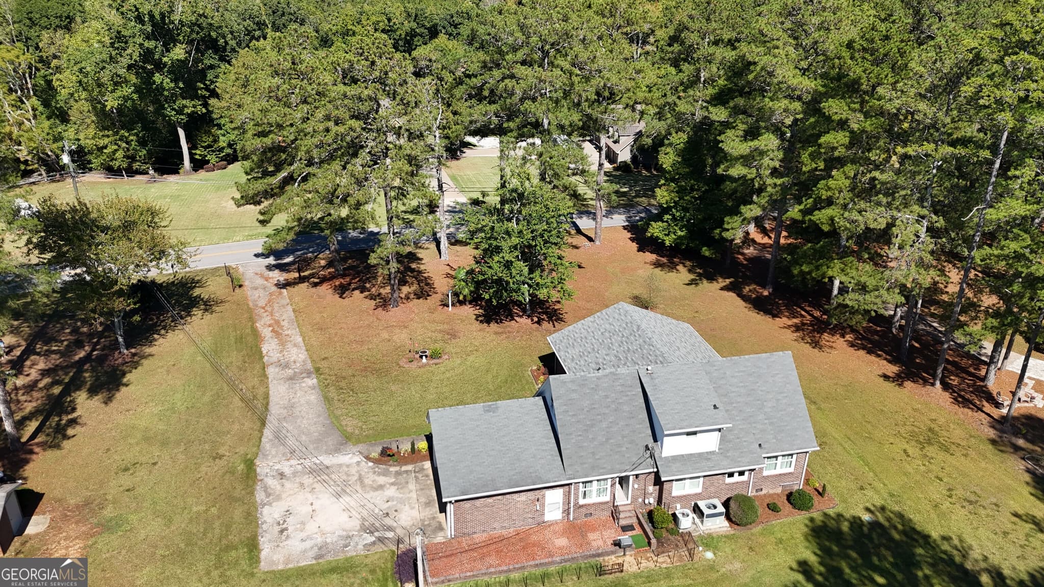 5 bedroom, 3.5 bathroom, 2,648 sq ft single family residence for sale at 1231 Golf Course Road, Elberton, GA 30635 — photo 8