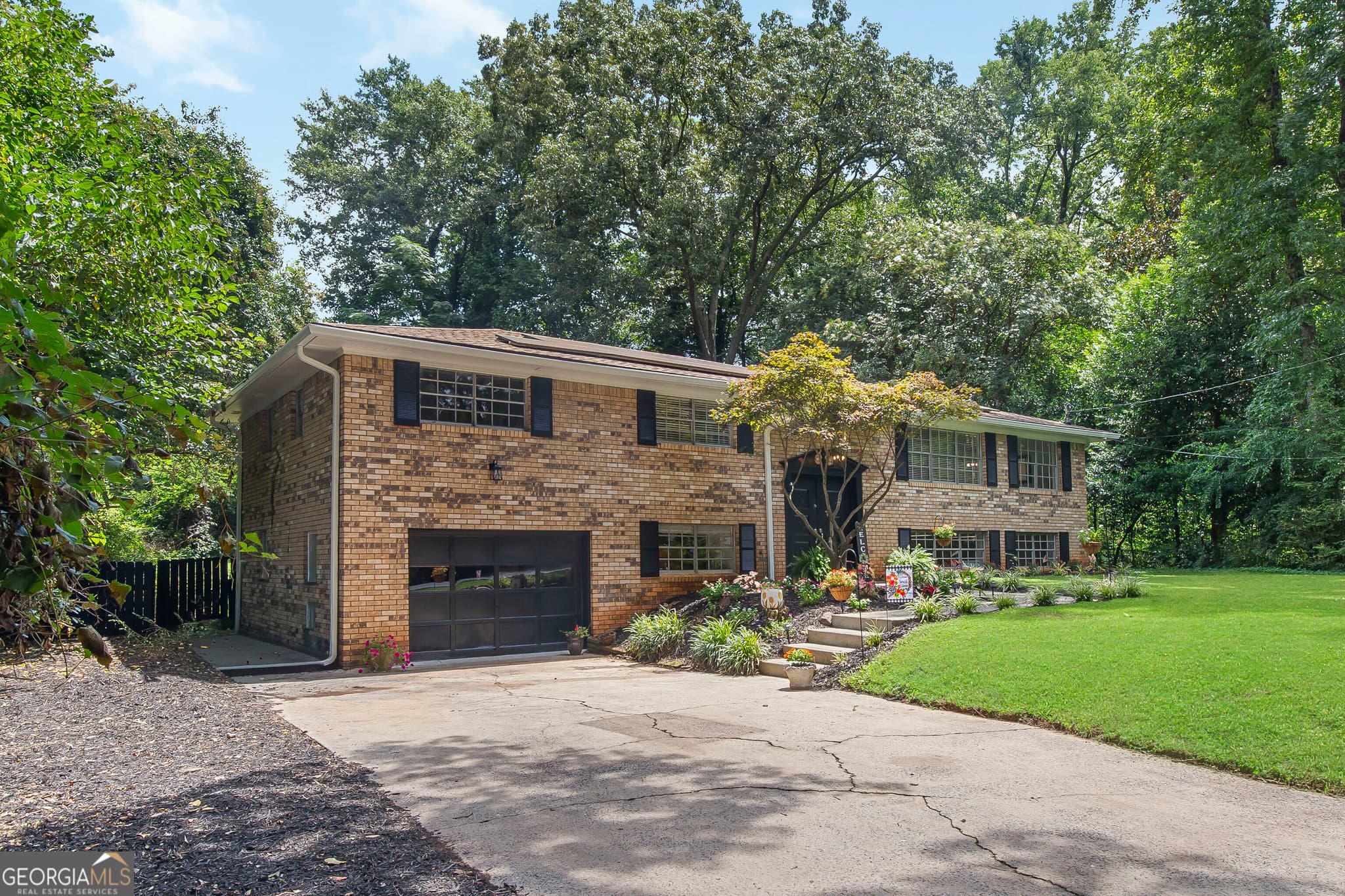 5 bedroom, 3.5 bathroom, 3,346 sq ft single family residence for sale at 3541 Ebenezer Court, Marietta, GA 30066 — photo 2