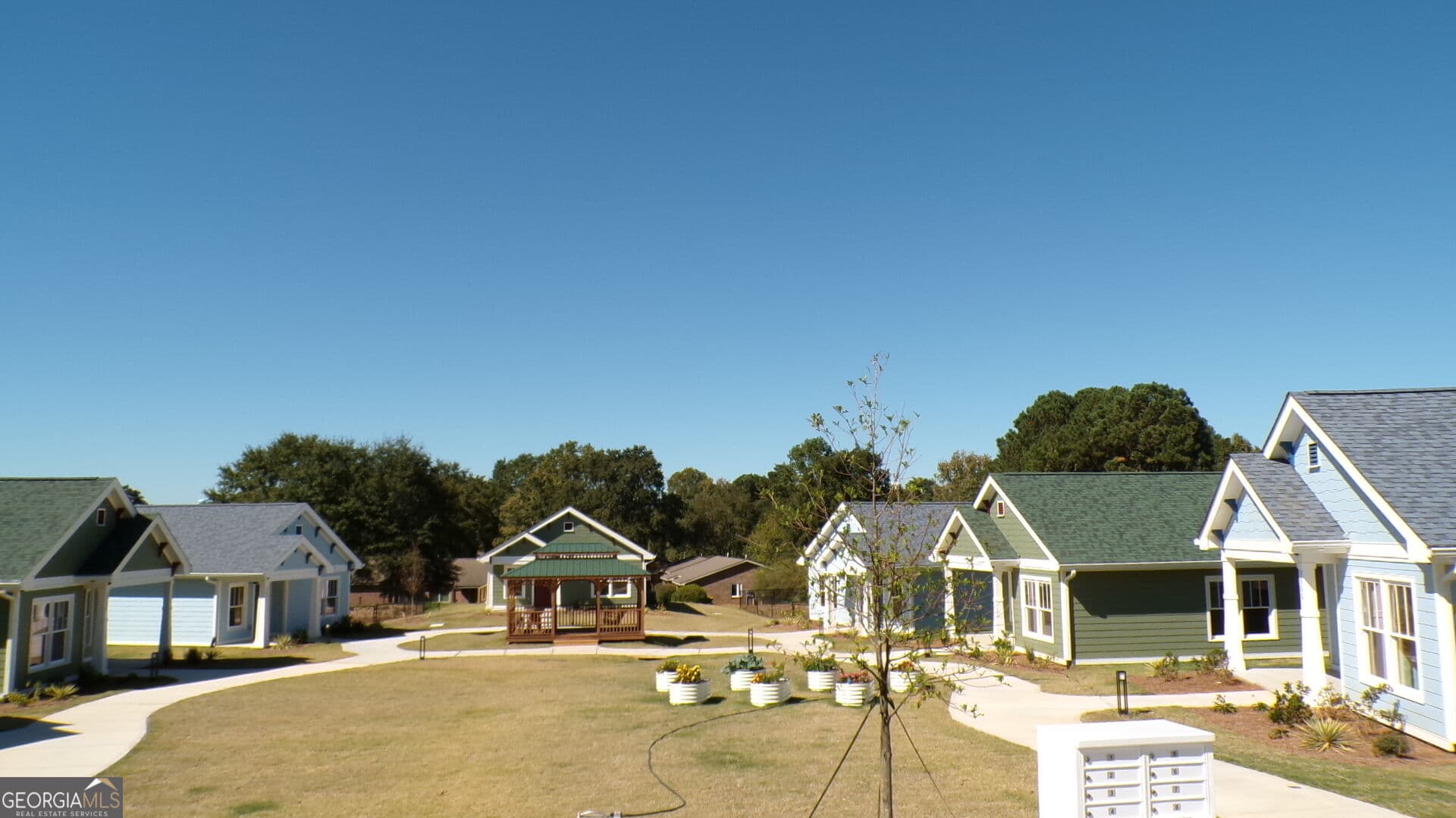 2 bedroom, 1 bathroom, 800 sq ft single family residence for sale at 49 Maynard Street 700G, Winder, GA 30680 — photo 2