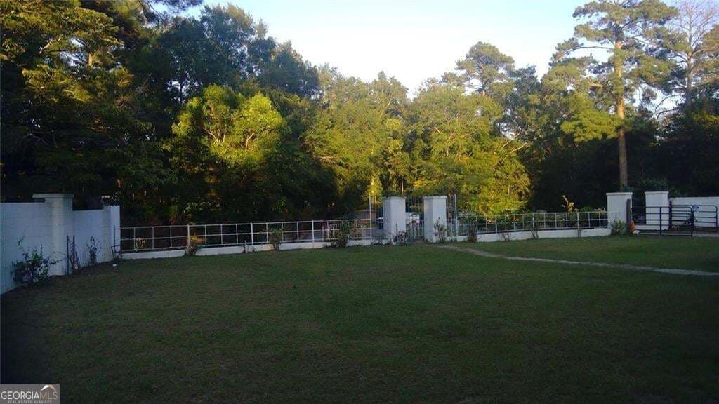 3 bedroom, 2.5 bathroom, 3,344 sq ft single family residence for sale at 1210 King Edward Drive, Dublin, GA 31021 — photo 4