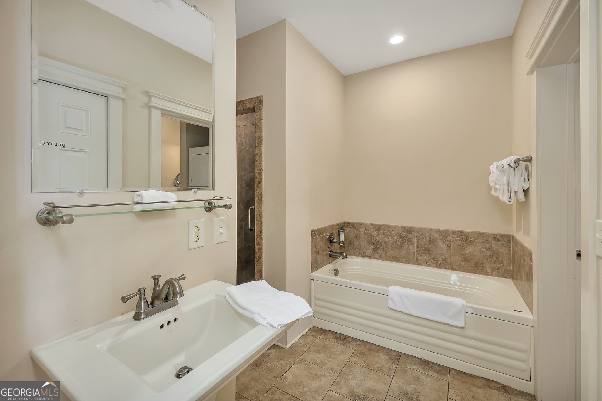 1 bedroom, 1 bathroom, 837 sq ft conversion for sale at 1015 Beachview Drive 208, St. Simons, GA 31522 — photo 6