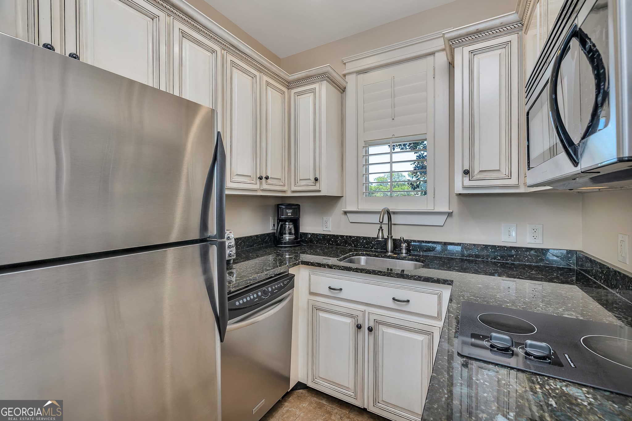 1 bedroom, 1 bathroom, 837 sq ft conversion for sale at 1015 Beachview Drive 208, St. Simons, GA 31522 — photo 5