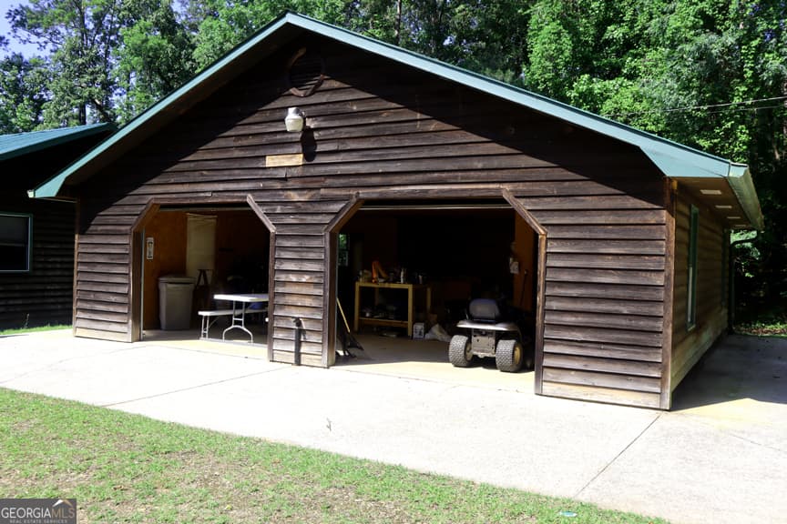 4 bedroom, 2 bathroom, 2,128 sq ft cabin,single family residence for sale at 671/673 Pine Lake Drive, Sparta, GA 31087 — photo 5