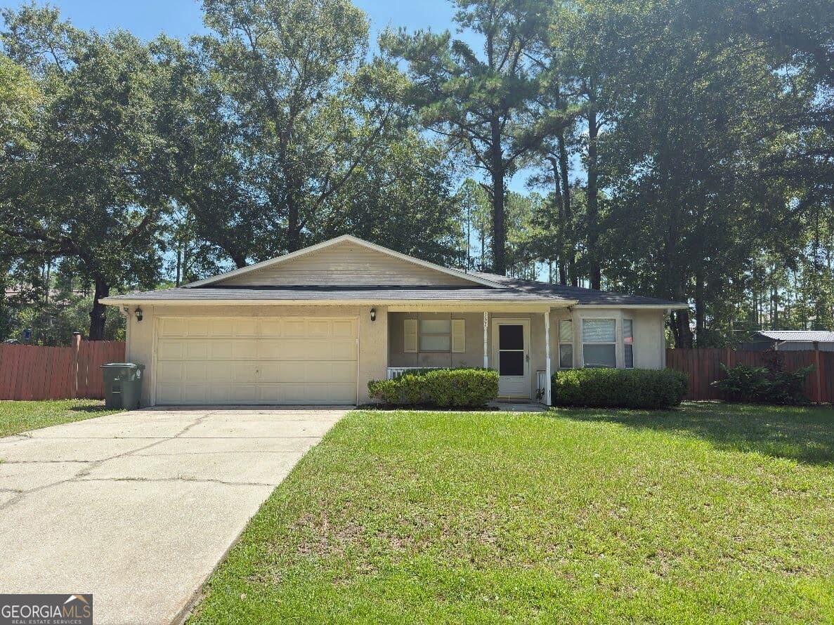 3 bedroom, 2 bathroom, 1,302 sq ft single family residence for rent at 137 Royal Circle, Kingsland, GA 31548 for $1,750 a month — photo 1 of 18