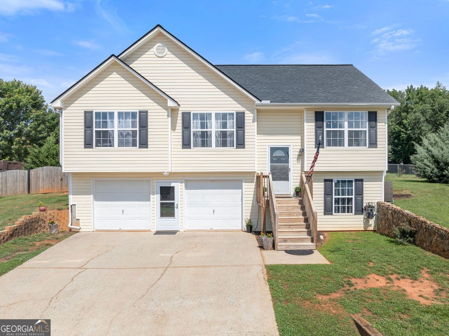 3 bedroom, 3 bathroom, 1,679 sq ft single family residence sold at 6925 Ridge Way, Gainesville, GA 30506