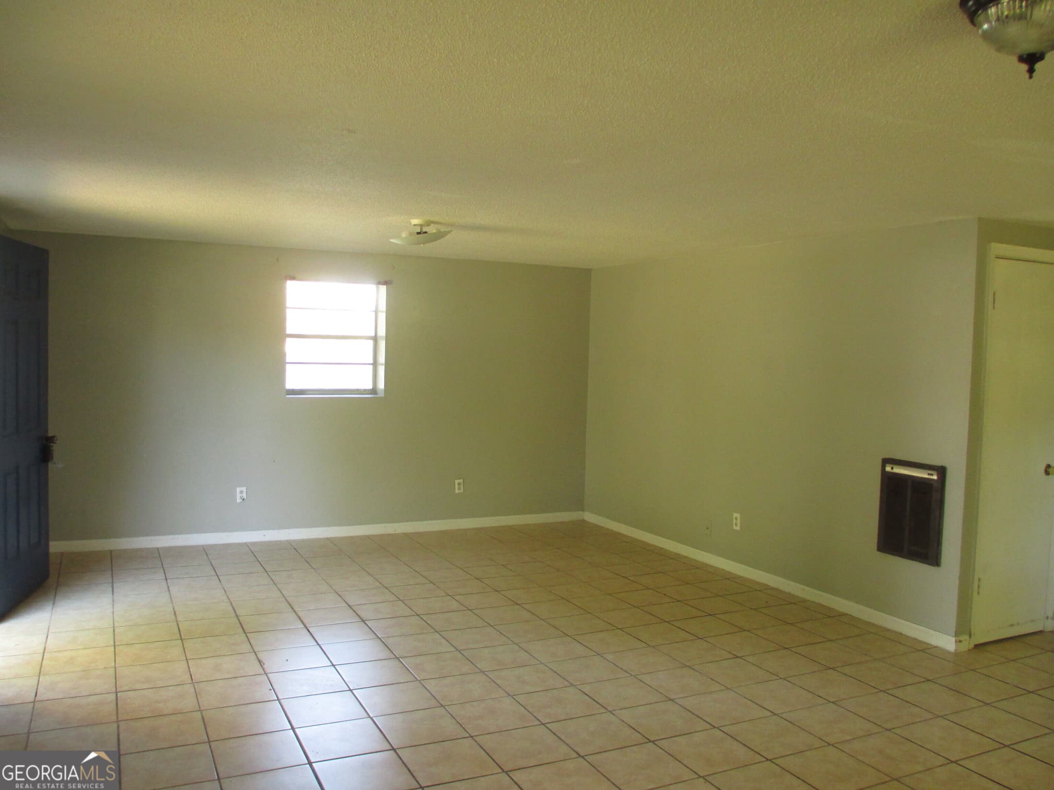 2 bedroom, 1 bathroom, 1,144 sq ft single family residence for sale at 502 Garlington Avenue, Waycross, GA 31503 — photo 4